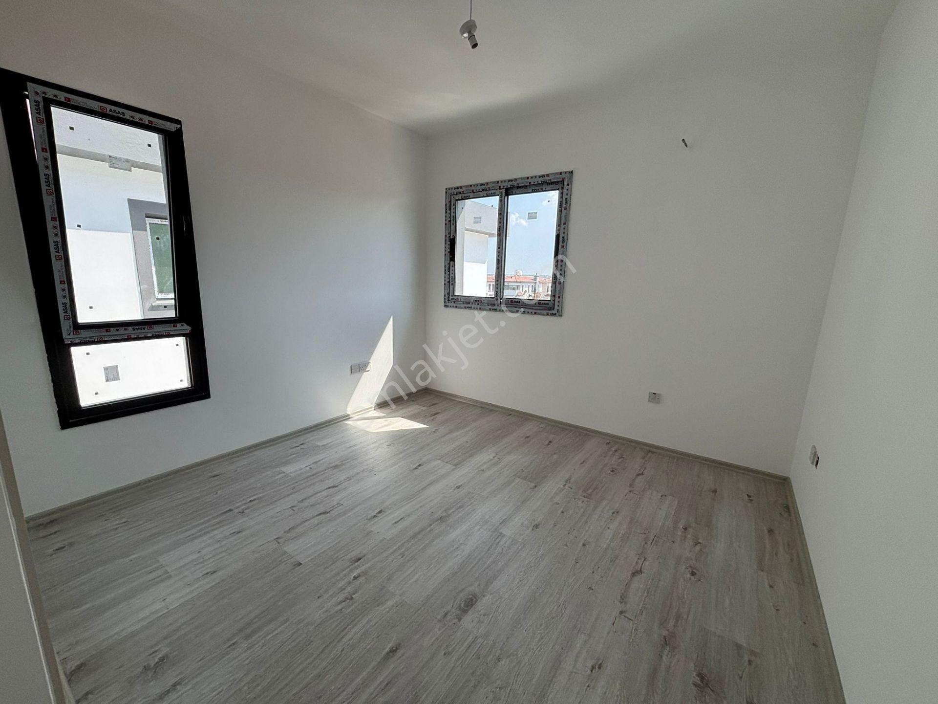 Lefkoşa Yenikent'te Türk Koçanlı Satılık 4+1 Villalar !! - Görsel 16