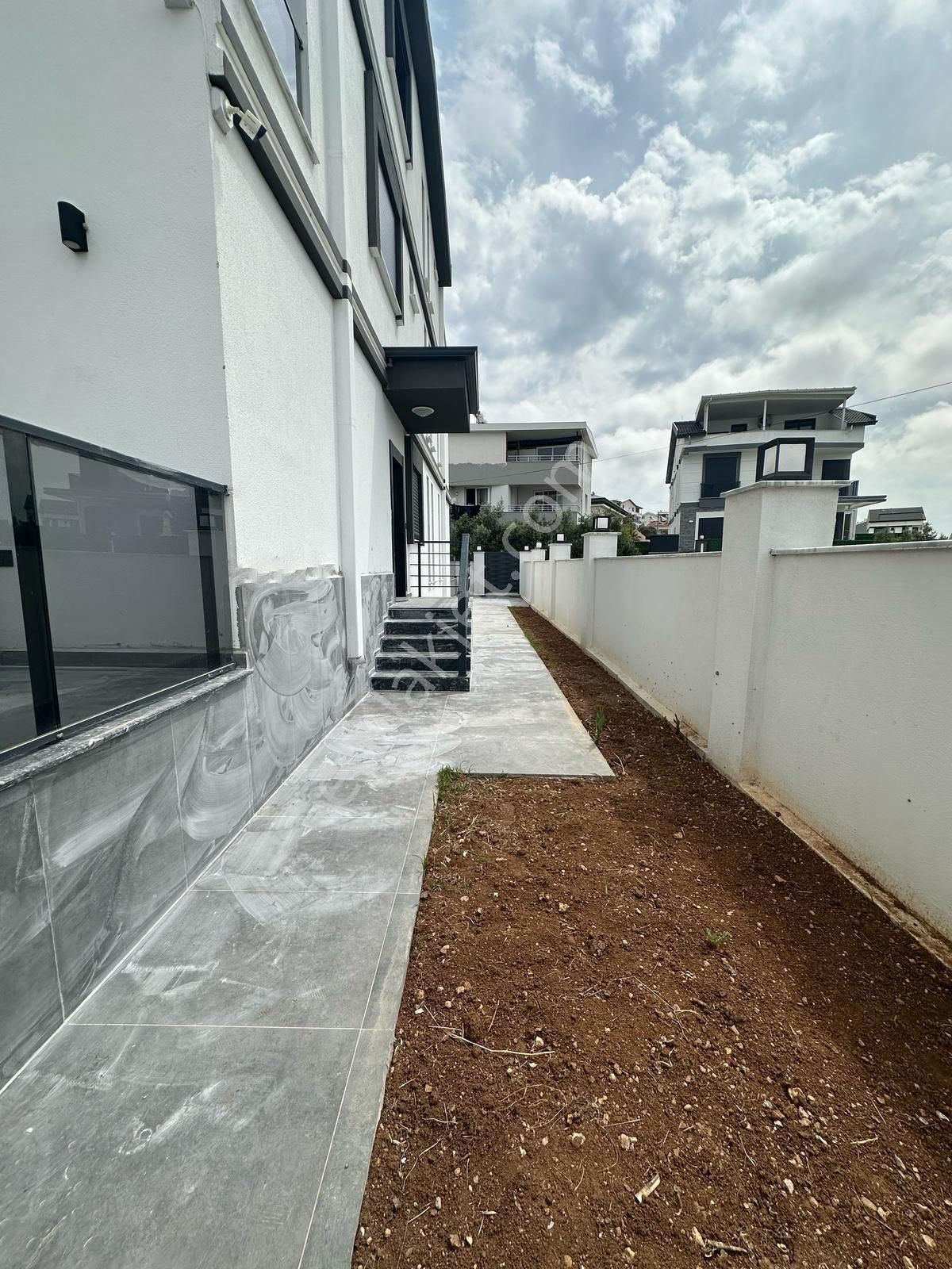 Didim Hisar Mah. 3+1 Açık Mutfaklı Teraslı İkiz Birleşik Trıplex Villamız Satılıktır - Görsel 4