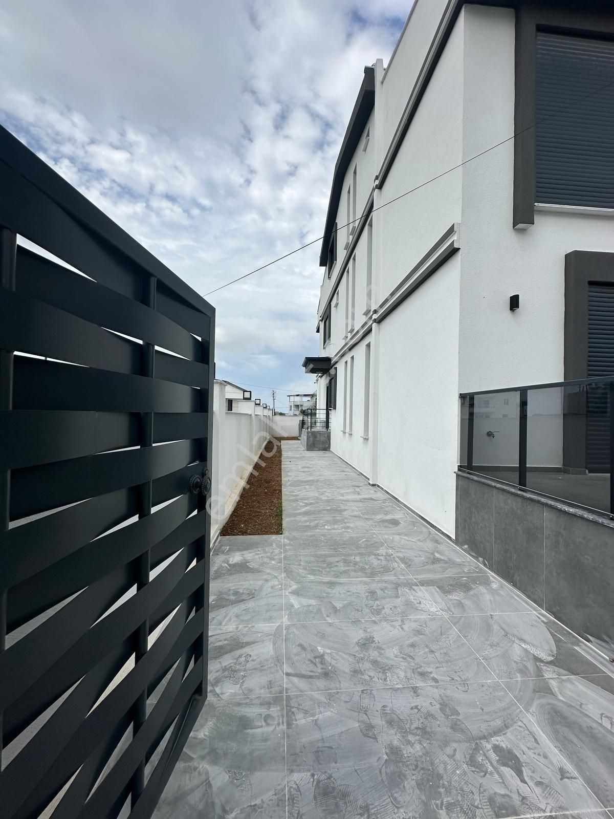 Didim Hisar Mah. 3+1 Açık Mutfaklı Teraslı İkiz Birleşik Trıplex Villamız Satılıktır - Görsel 2