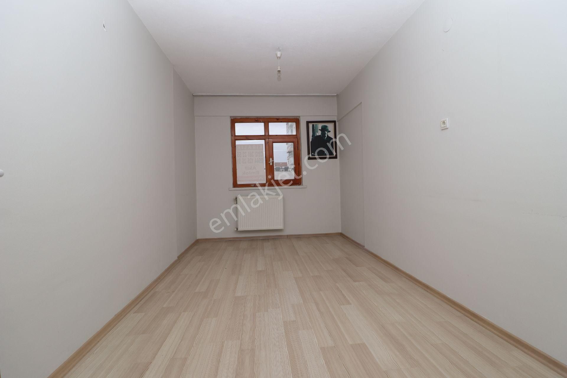 Akif'ten 14.cadde'de 1. Katta 3+1 Merkezi Konumlu Kiralık Daire / İş Yeri - Görsel 10