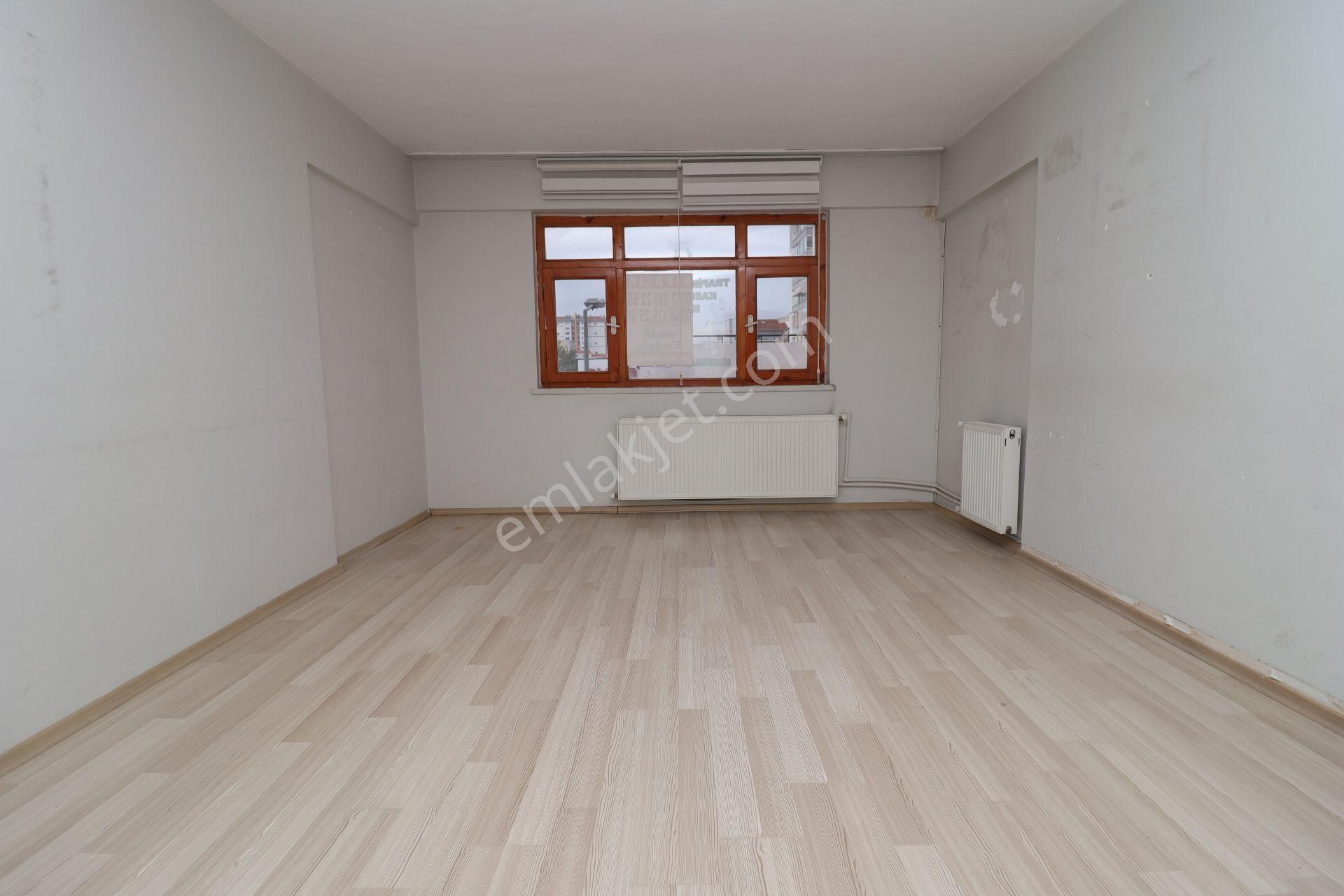 Akif'ten 14.cadde'de 1. Katta 3+1 Merkezi Konumlu Kiralık Daire / İş Yeri - Görsel 2