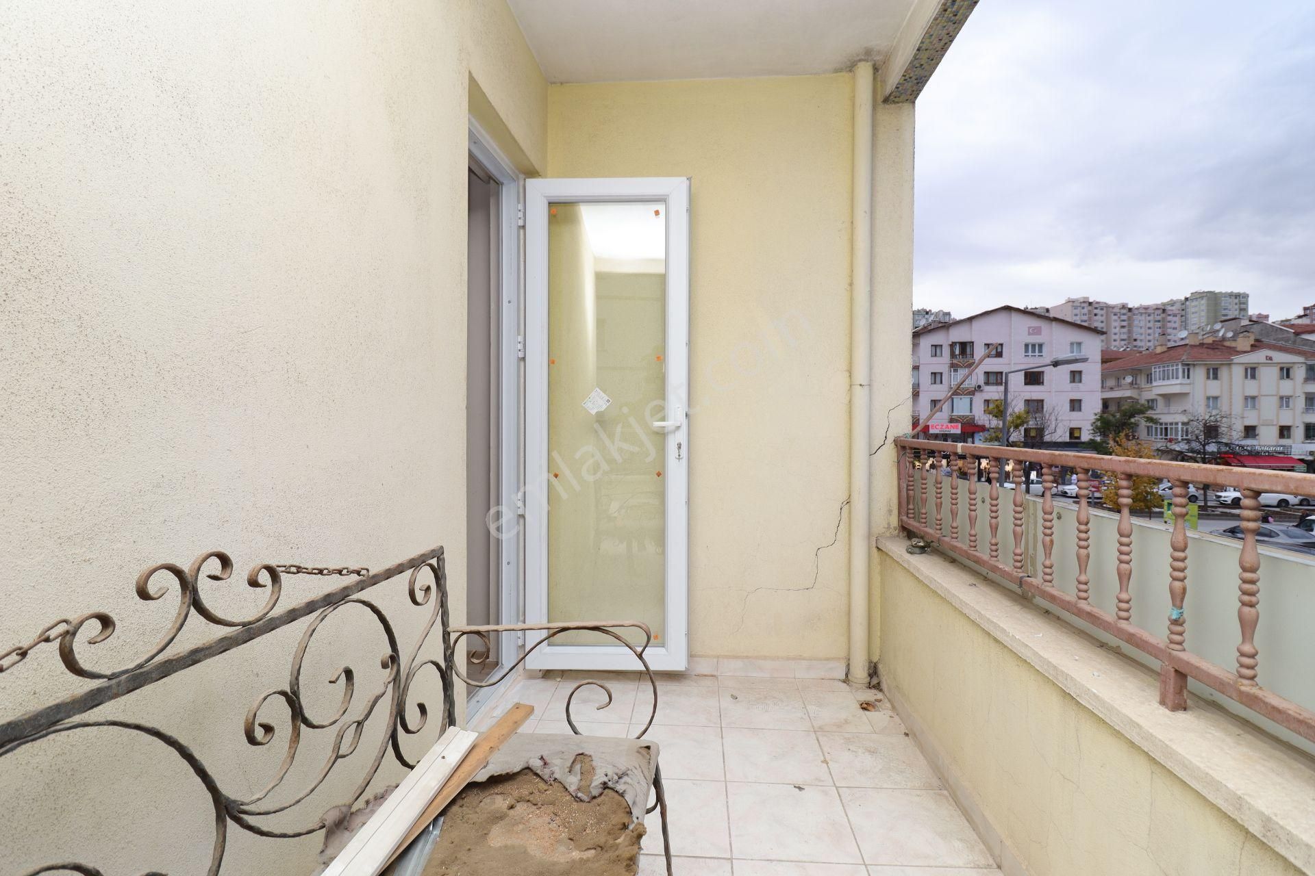 Akif'ten 14.cadde'de 1. Katta 3+1 Merkezi Konumlu Kiralık Daire / İş Yeri - Görsel 17