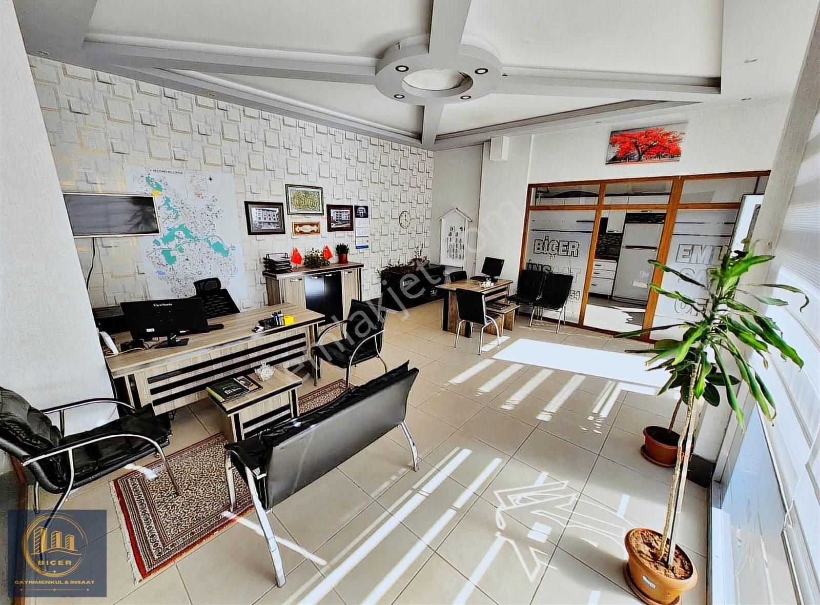 Ayvalı Estergon Caddesi Üzerinde Full Yapılı Dükkan (3.5m Tavan) - Görsel 6