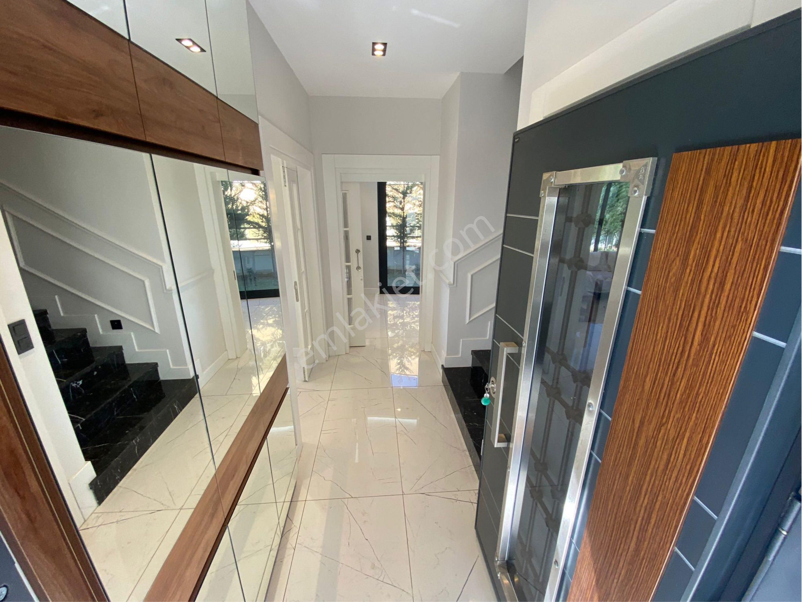 Güçlü Kardeşler Denize 150 Metre Lüks 4+1 Trıblex Villa - Görsel 11