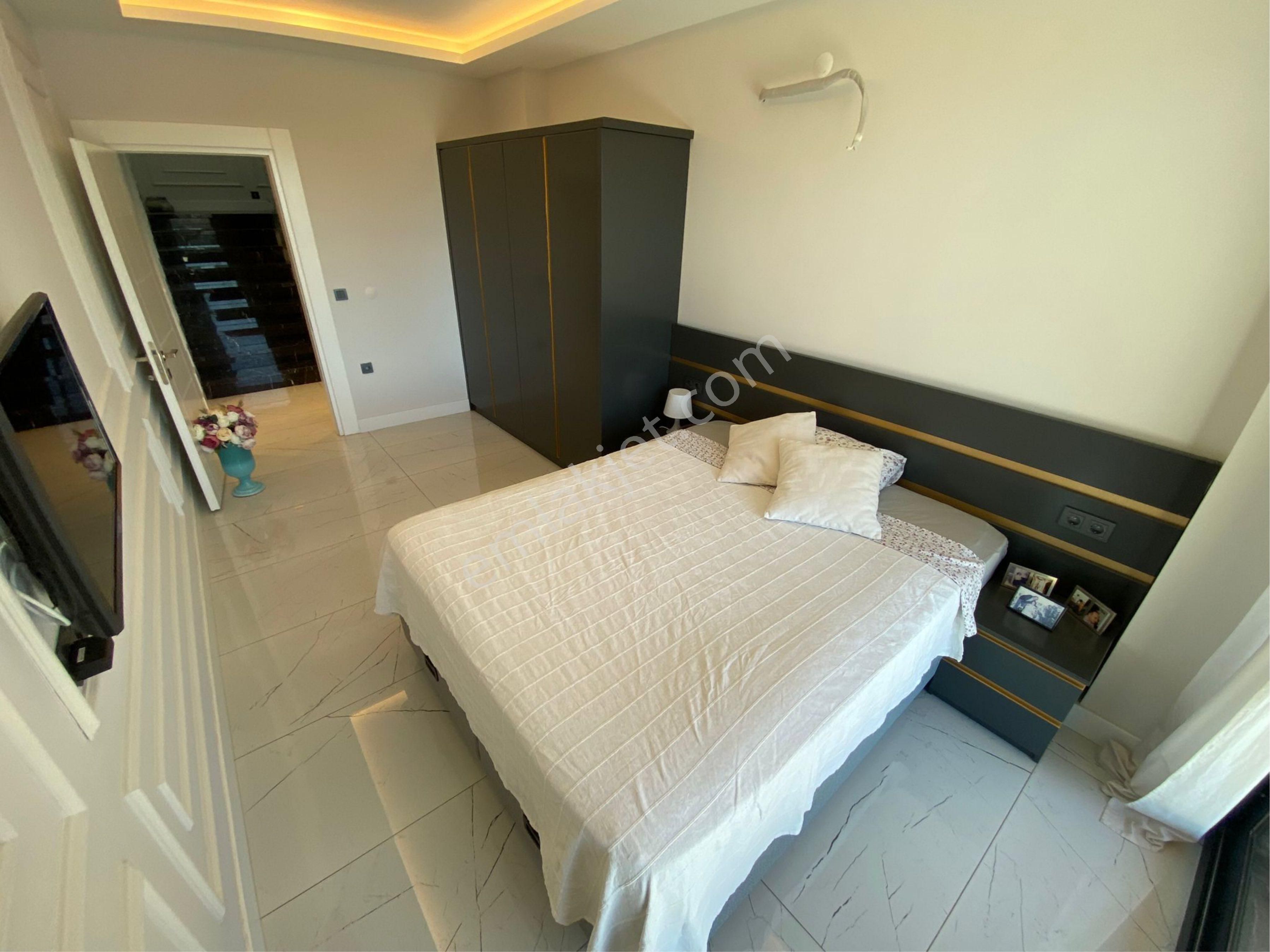 Güçlü Kardeşler Denize 150 Metre Lüks 4+1 Trıblex Villa - Görsel 24