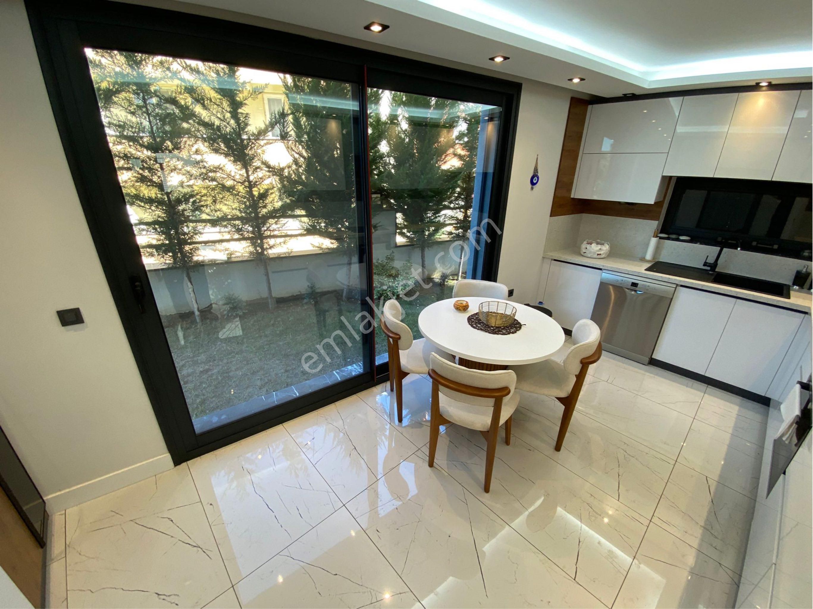 Güçlü Kardeşler Denize 150 Metre Lüks 4+1 Trıblex Villa - Görsel 17