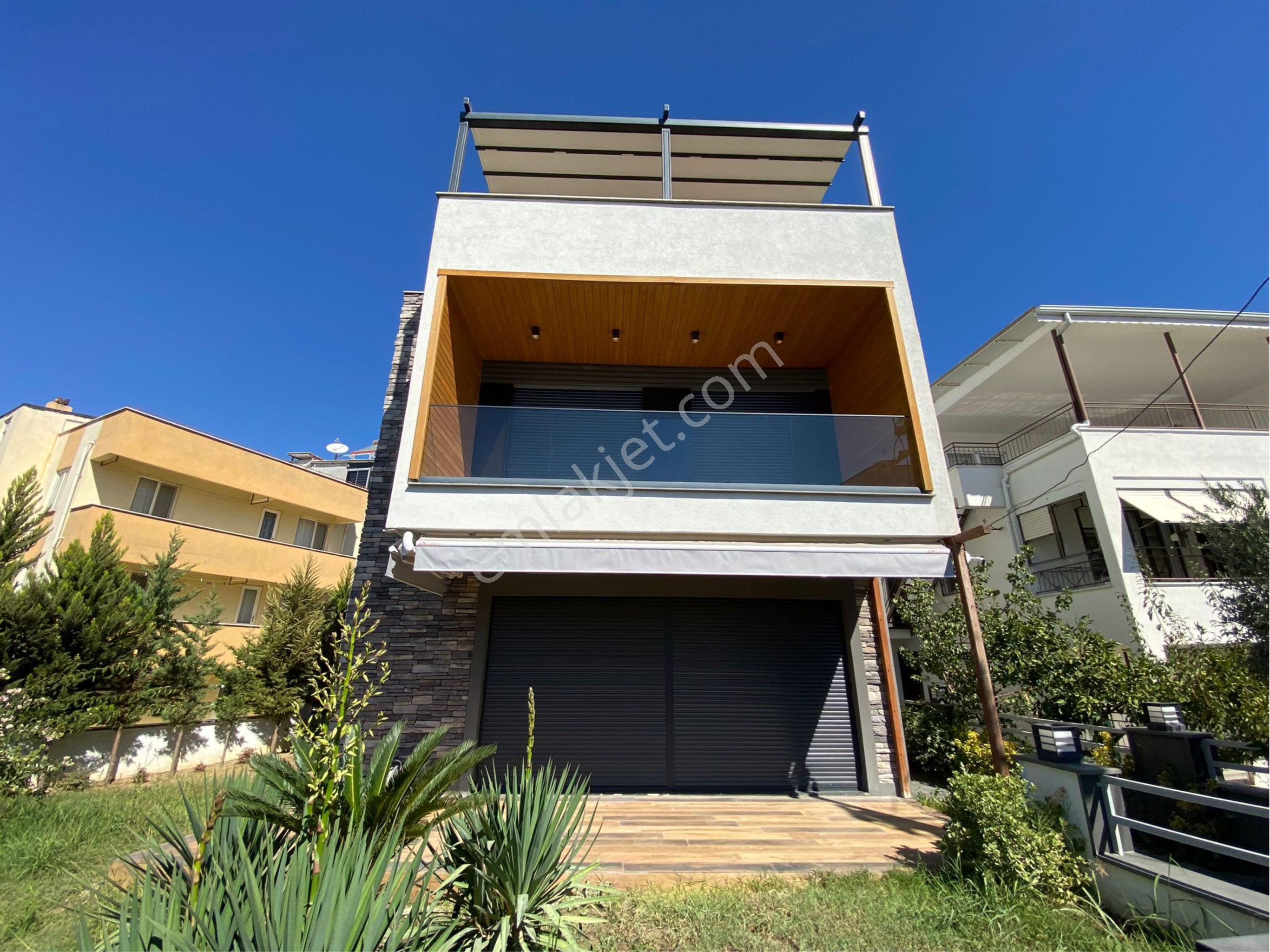 Güçlü Kardeşler Denize 150 Metre Lüks 4+1 Trıblex Villa