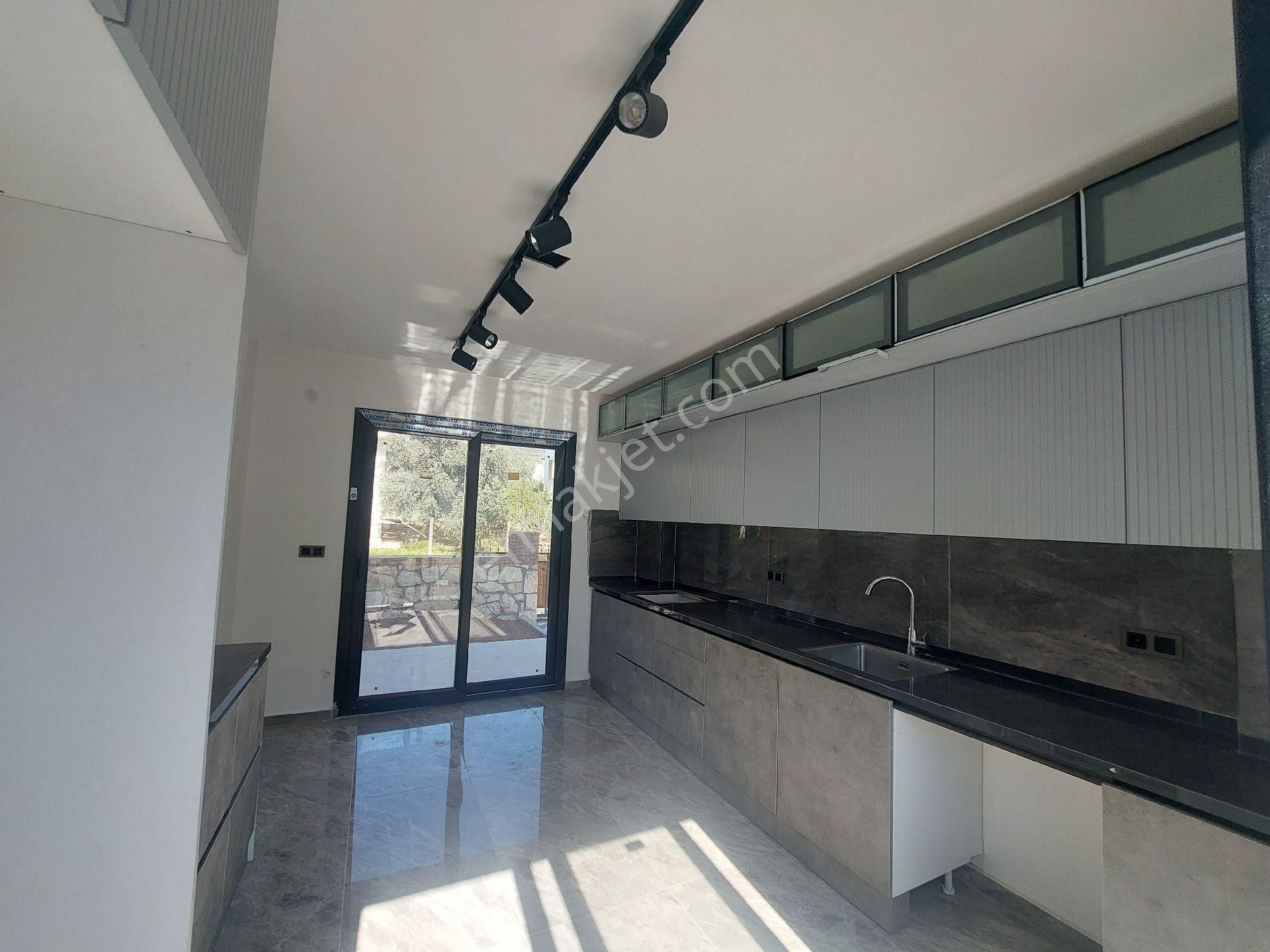 3+1 Tam Müstakil Villa Havuzlu Otoparklı Deniz Manzaralı - Görsel 22
