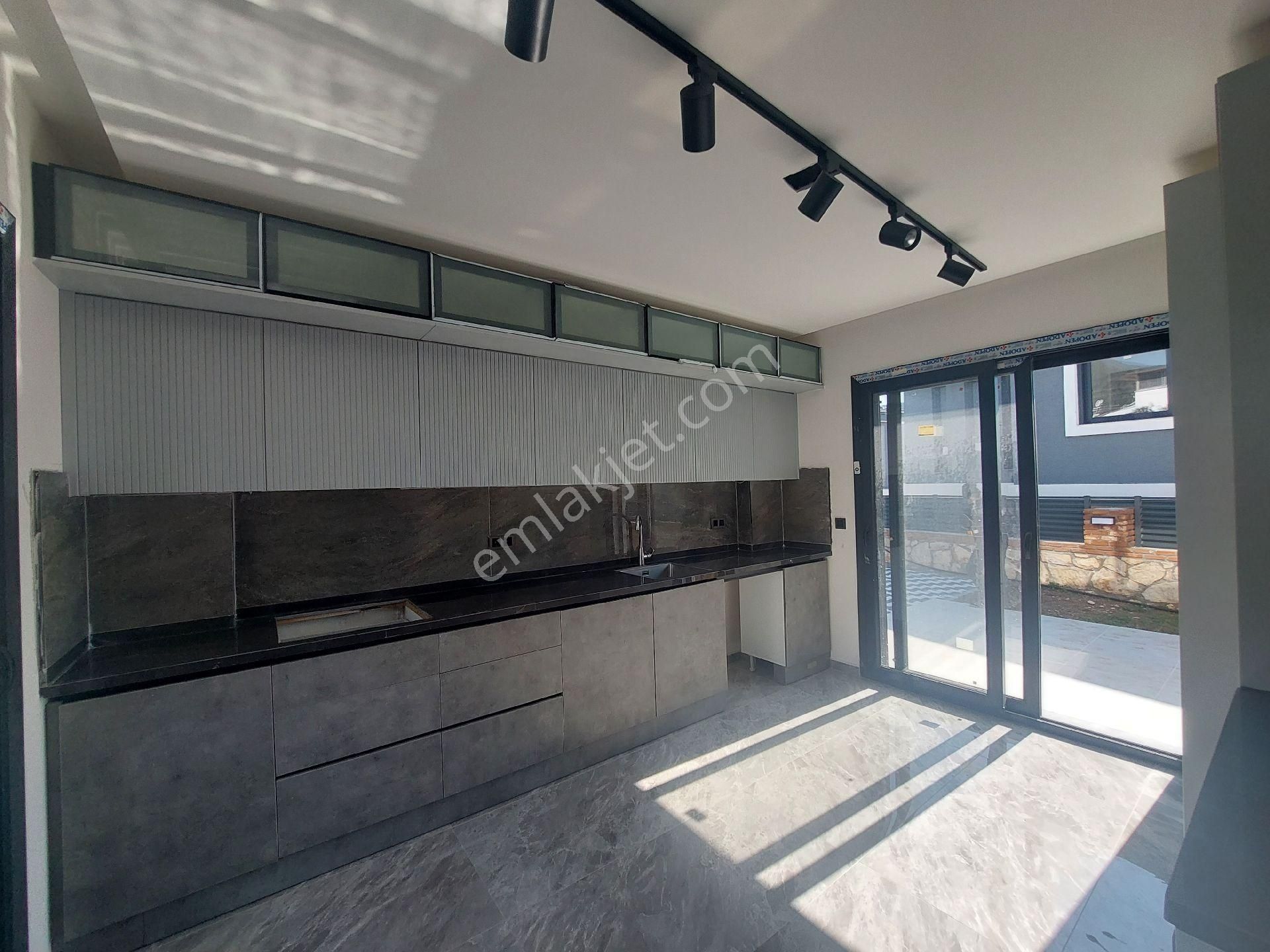 3+1 Tam Müstakil Villa Havuzlu Otoparklı Deniz Manzaralı - Görsel 23