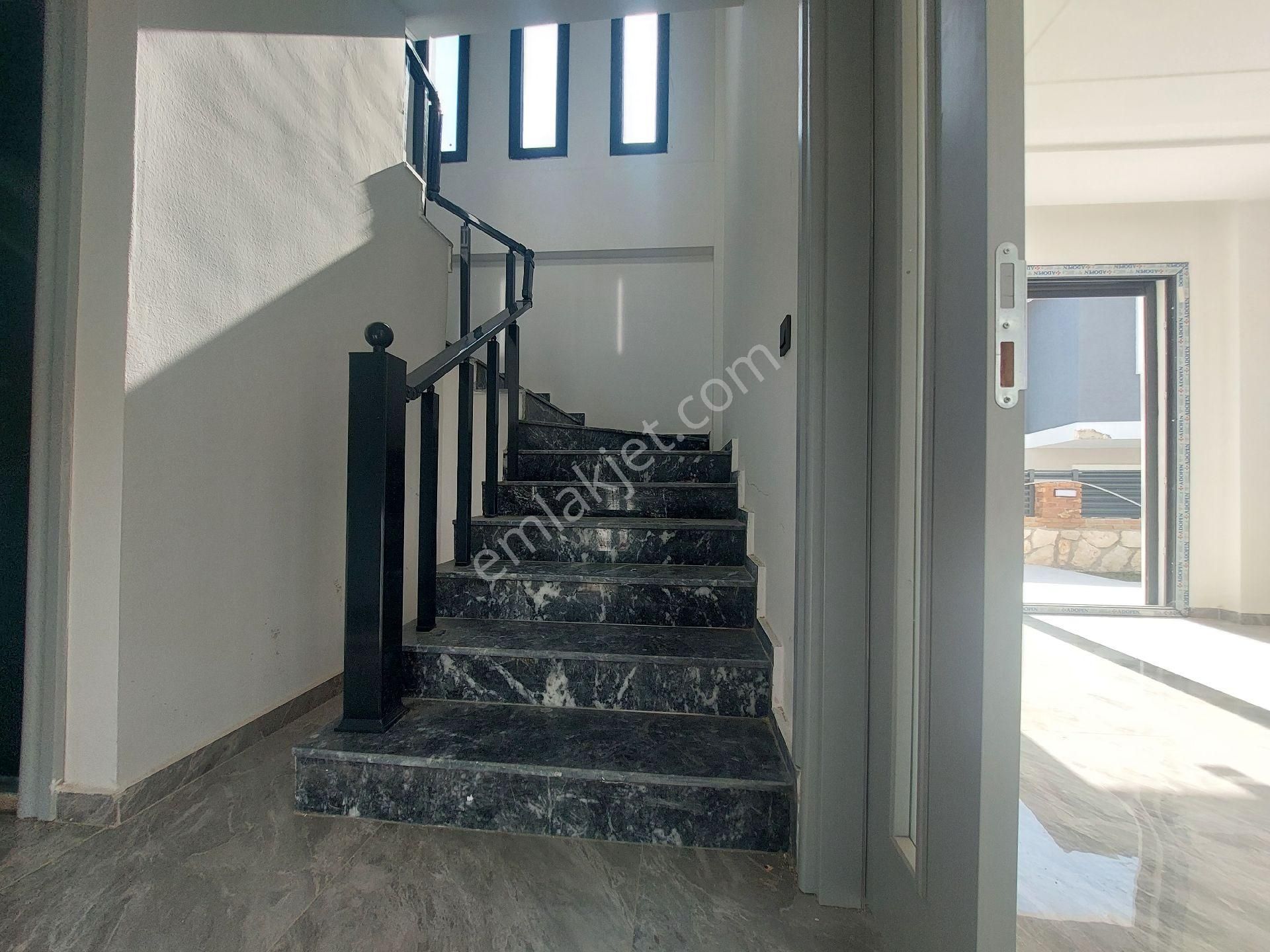3+1 Tam Müstakil Villa Havuzlu Otoparklı Deniz Manzaralı - Görsel 21