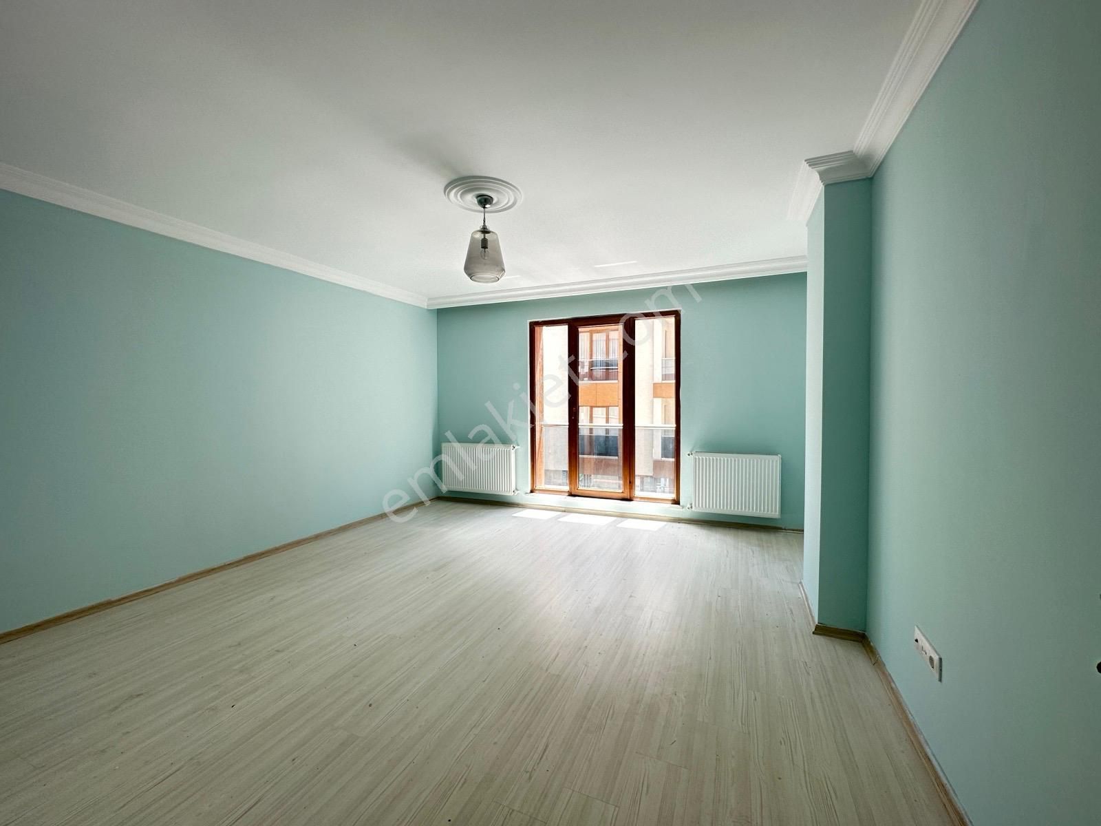 Çekmeköy Merkez Mh Köroğlu Cd Merkezi Lokasyonda 2+1/95m2 Daire