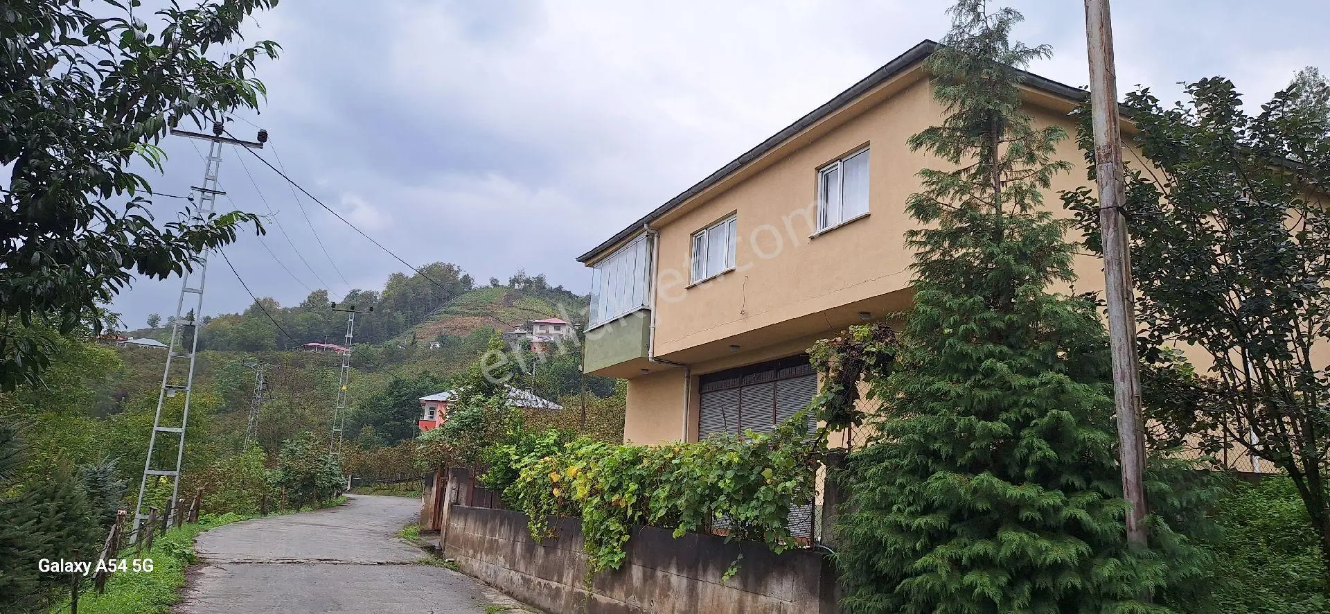 Şahinoğlu Emlaktan, Trabzon Akçaabat Derecik Uurlu'da, 5.034m2 Müstakil Fındıklık.