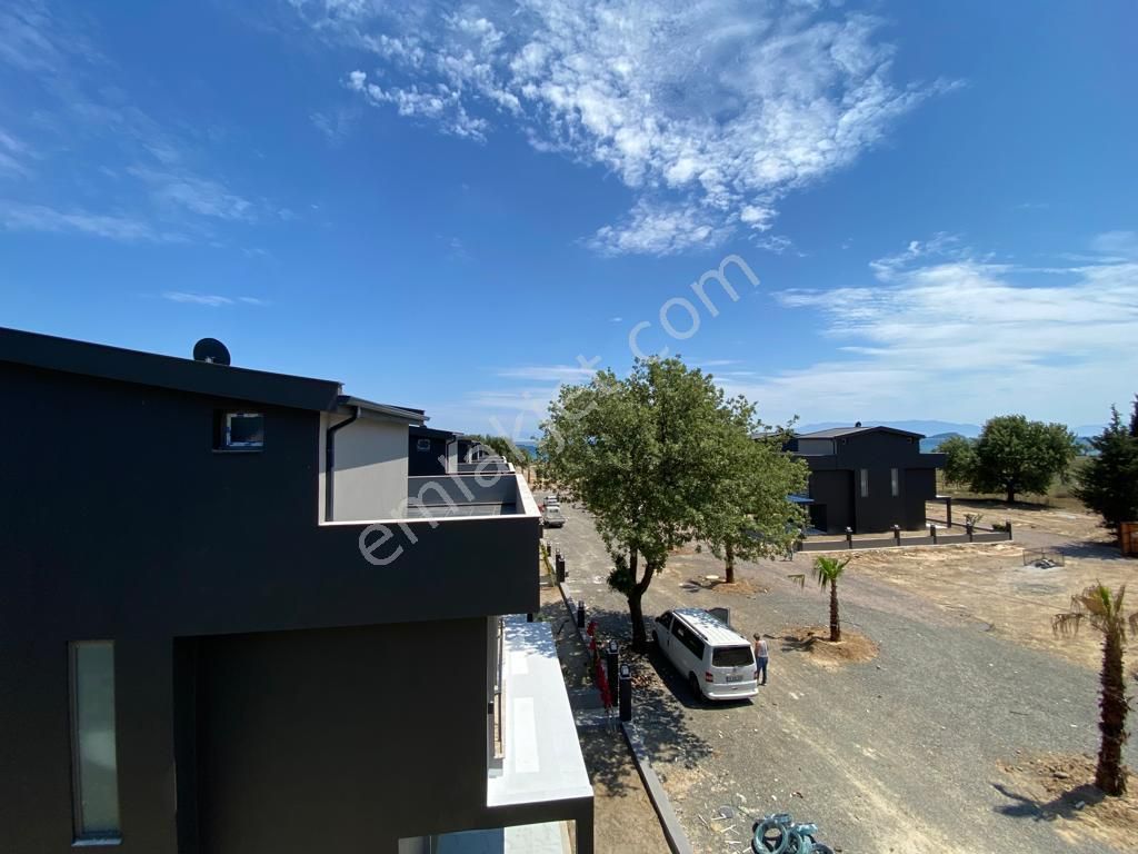 Seferihisar Doğanbey'de Denize Sıfır Site İçinde Satılık 3+1 Villa - Görsel 30