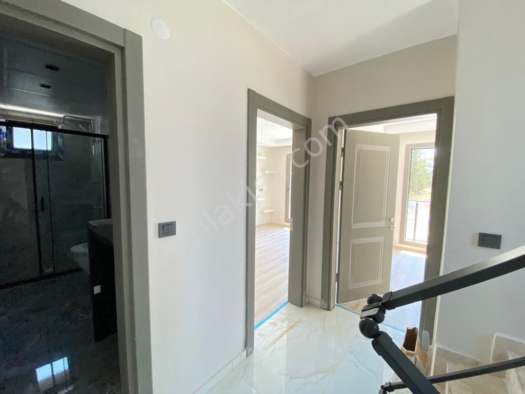 Seferihisar Doğanbey'de Denize Sıfır Site İçinde Satılık 3+1 Villa - Görsel 24