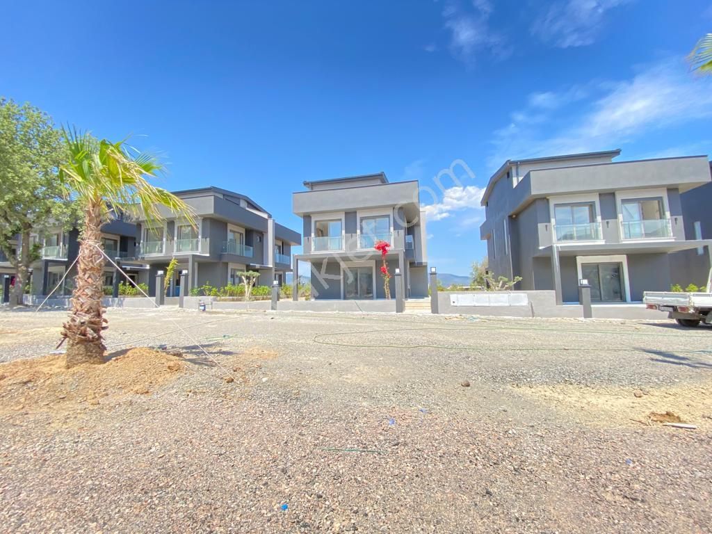 Seferihisar Doğanbey'de Denize Sıfır Site İçinde Satılık 3+1 Villa - Görsel 11