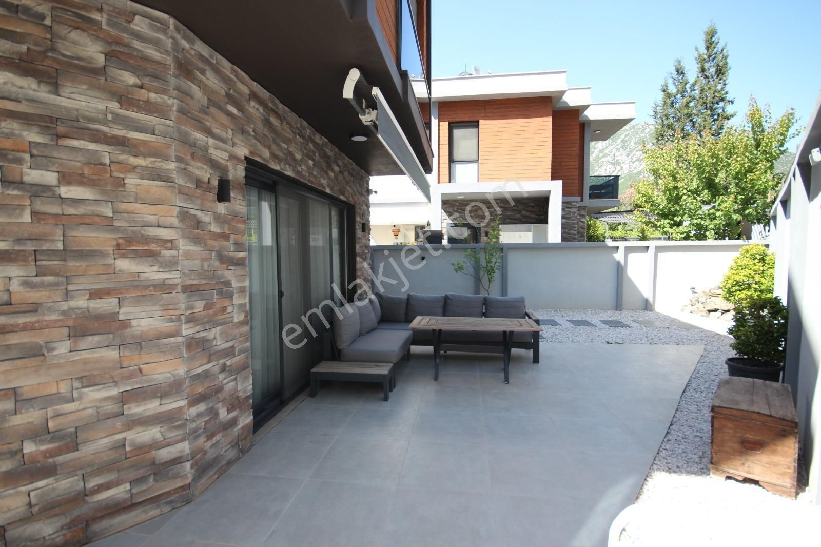 Stop’tan Yeşil Üzümlüde Doğa İle İç İçe 5+1 Lüks Villa - Görsel 19