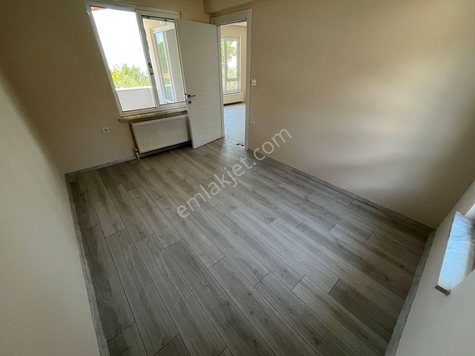 Altınoluk Kazdağlarına Yaslanmış Havuzlu Bahçeli Kaloriferli Sitede Masrafsız 3+2 Villa - Görsel 31