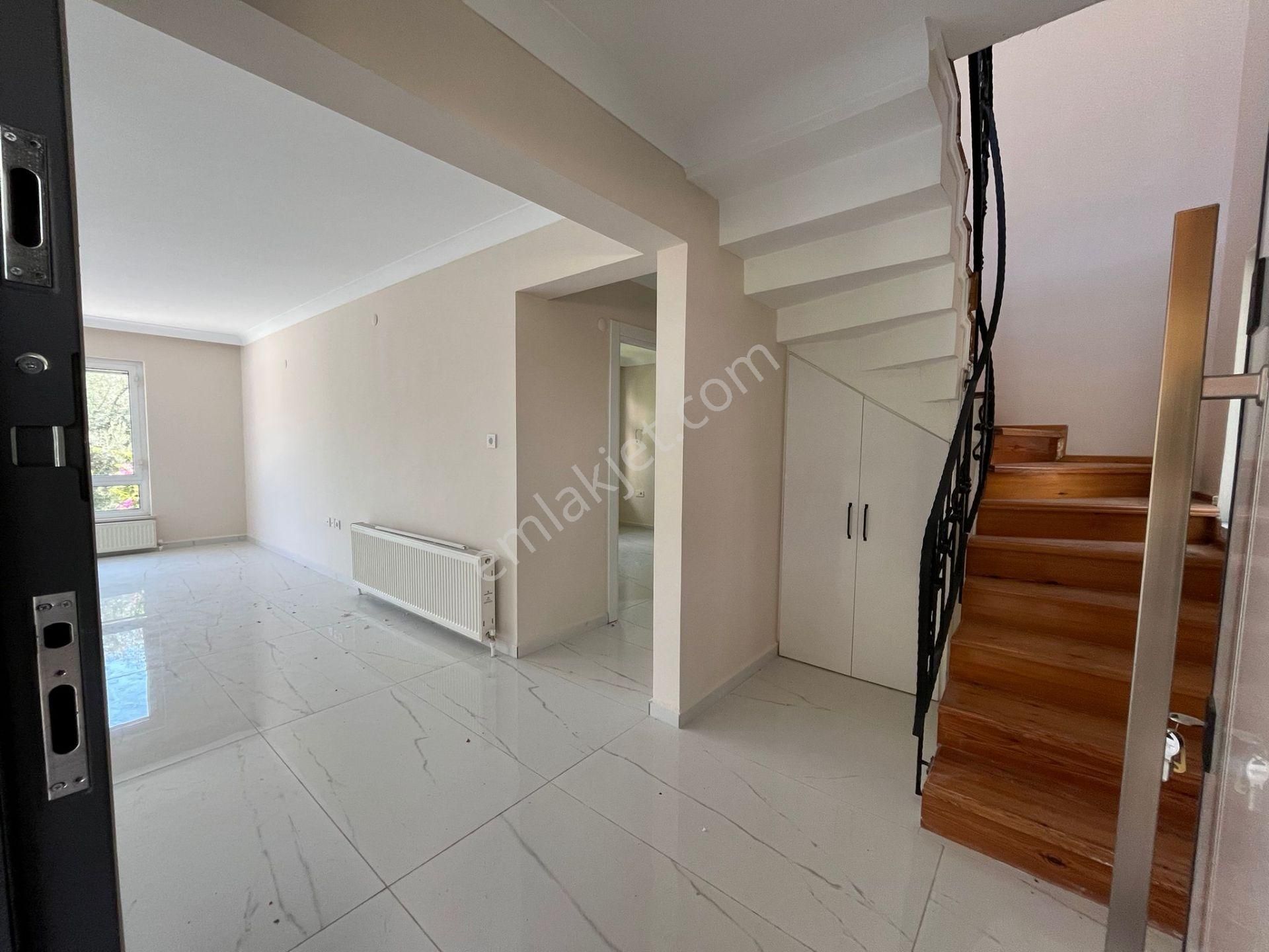 Altınoluk Kazdağlarına Yaslanmış Havuzlu Bahçeli Kaloriferli Sitede Masrafsız 3+2 Villa - Görsel 43