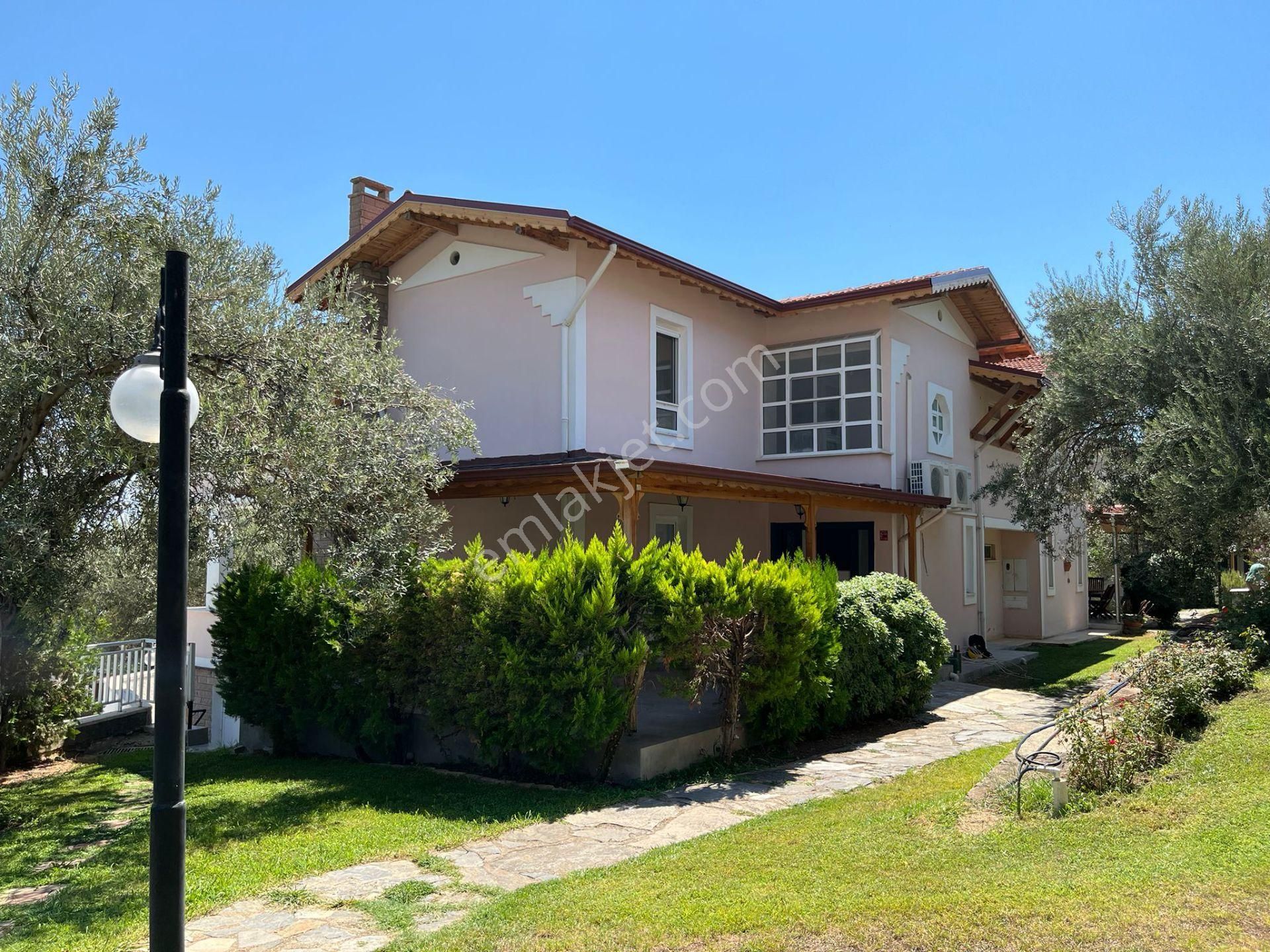 Altınoluk Kazdağlarına Yaslanmış Havuzlu Bahçeli Kaloriferli Sitede Masrafsız 3+2 Villa - Görsel 2