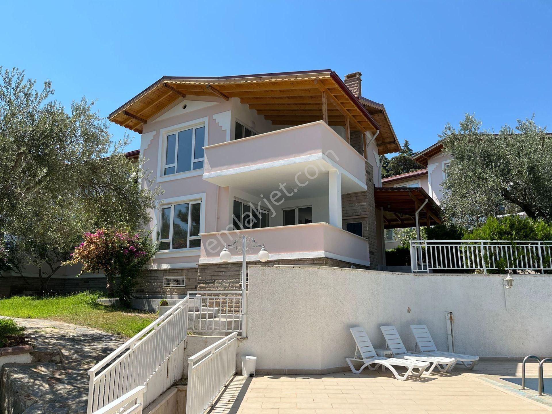 Altınoluk Kazdağlarına Yaslanmış Havuzlu Bahçeli Kaloriferli Sitede Masrafsız 3+2 Villa - Görsel 4