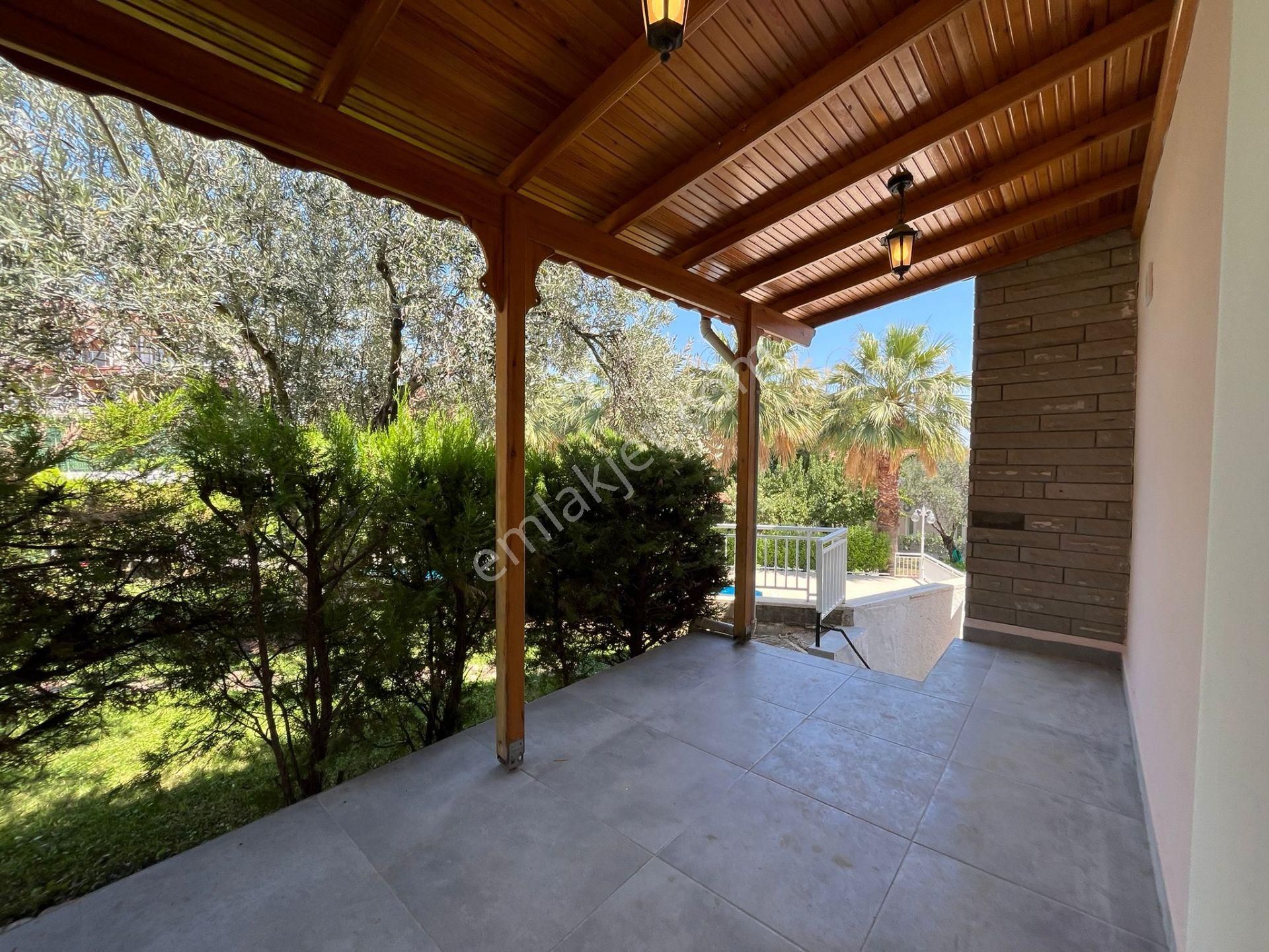 Altınoluk Kazdağlarına Yaslanmış Havuzlu Bahçeli Kaloriferli Sitede Masrafsız 3+2 Villa - Görsel 44