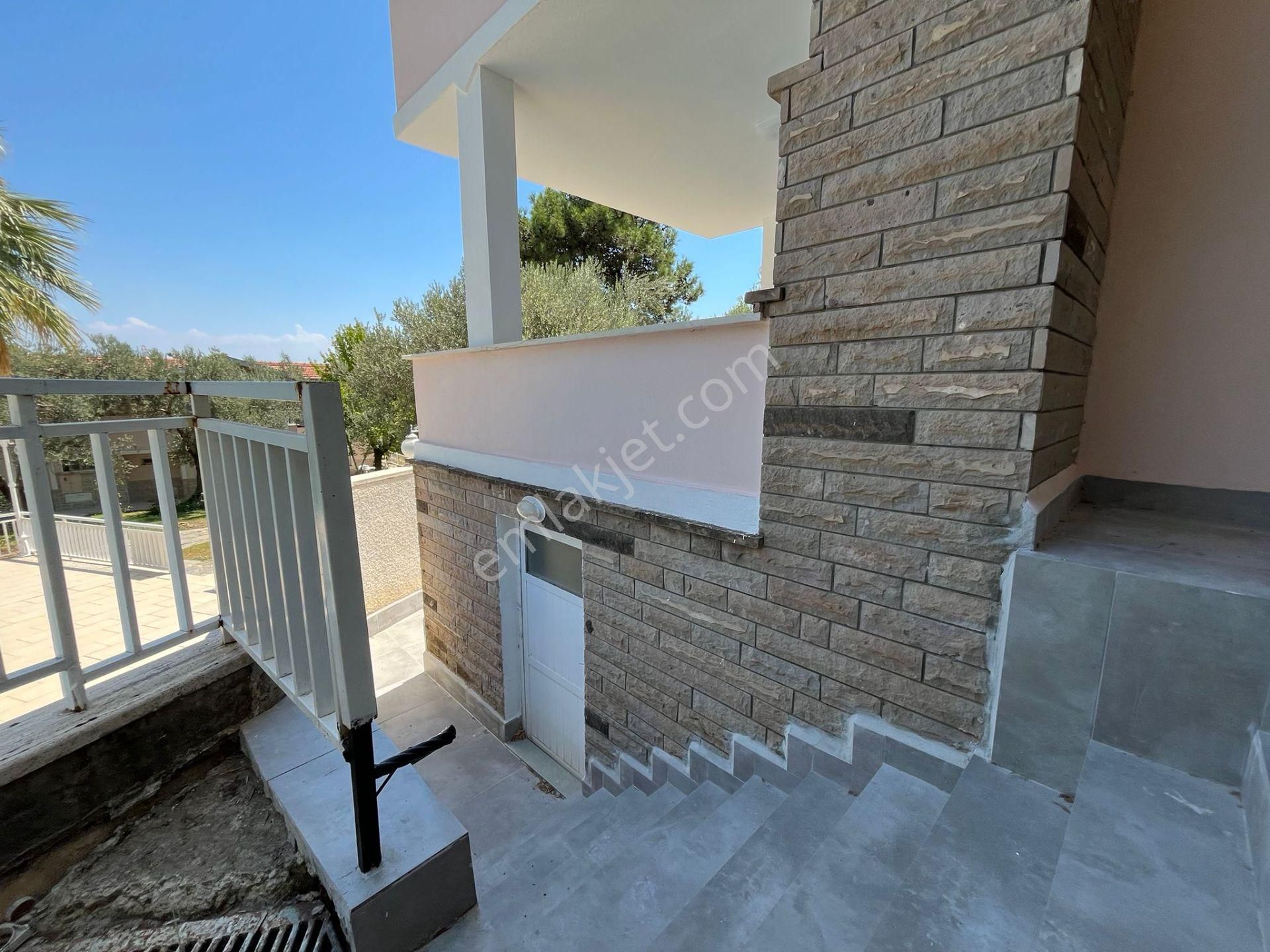 Altınoluk Kazdağlarına Yaslanmış Havuzlu Bahçeli Kaloriferli Sitede Masrafsız 3+2 Villa - Görsel 9