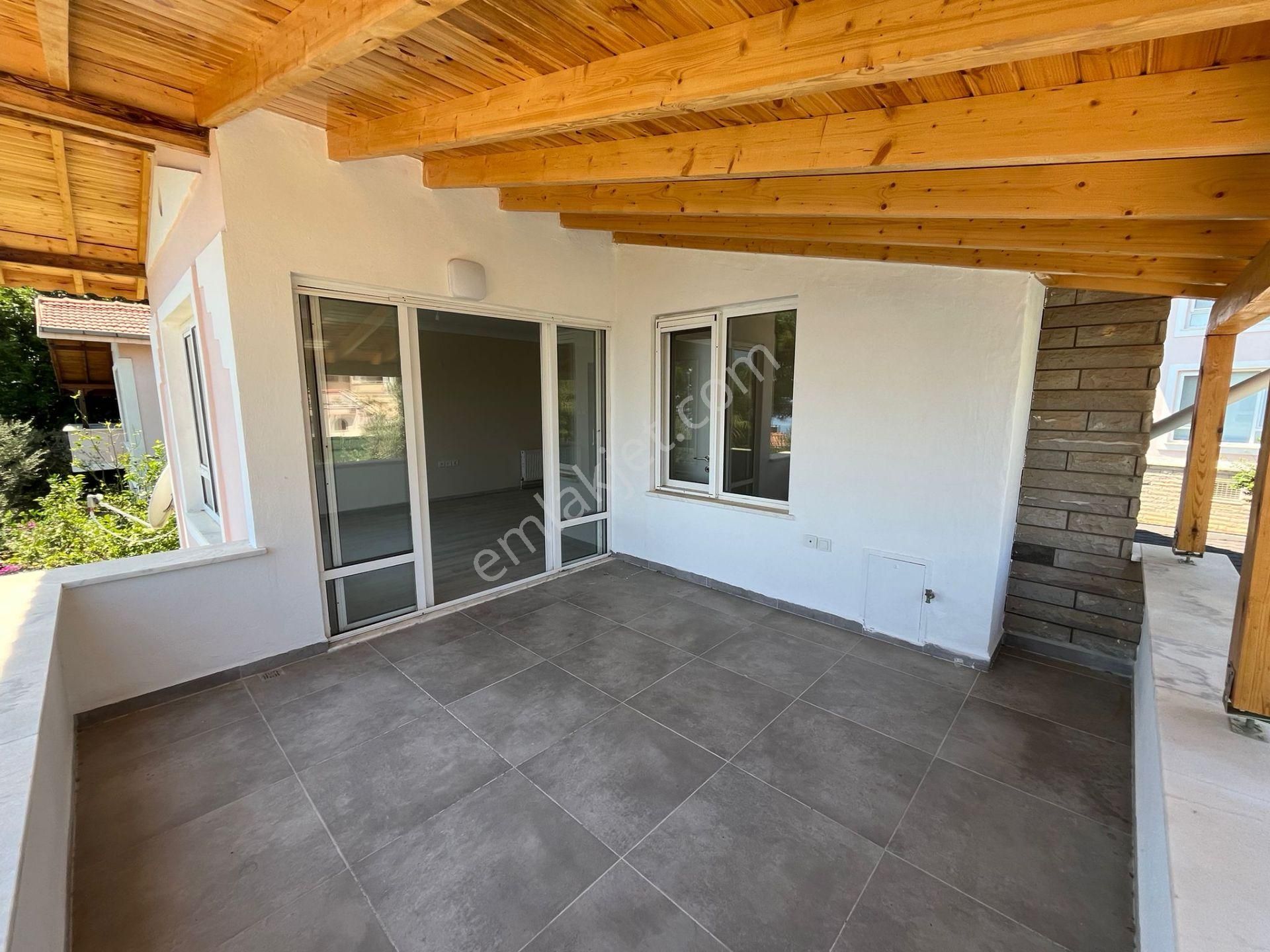 Altınoluk Kazdağlarına Yaslanmış Havuzlu Bahçeli Kaloriferli Sitede Masrafsız 3+2 Villa - Görsel 28