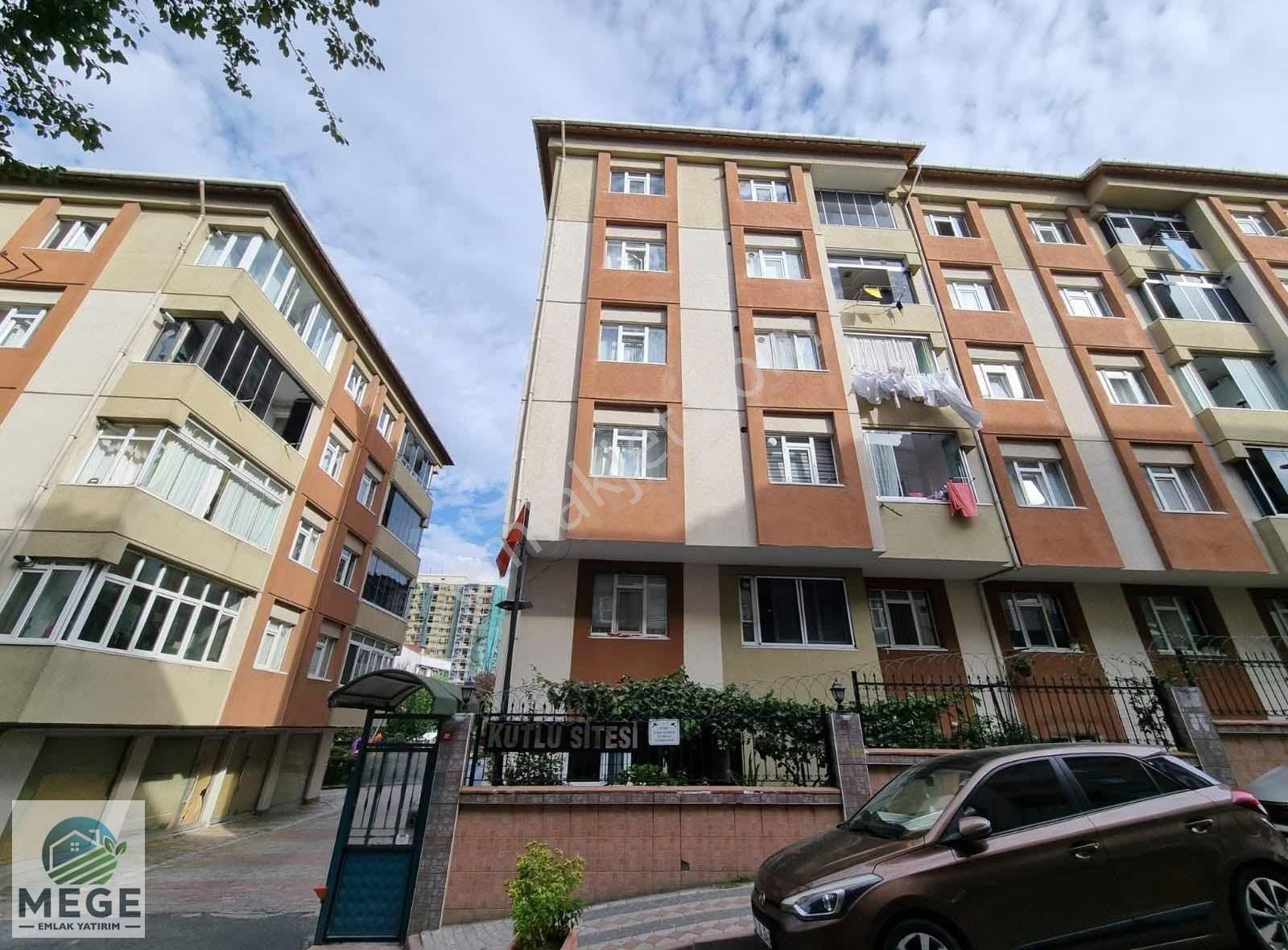 Megeden Sultangazi De Site İçerisinde Satılık 3+1 Daire