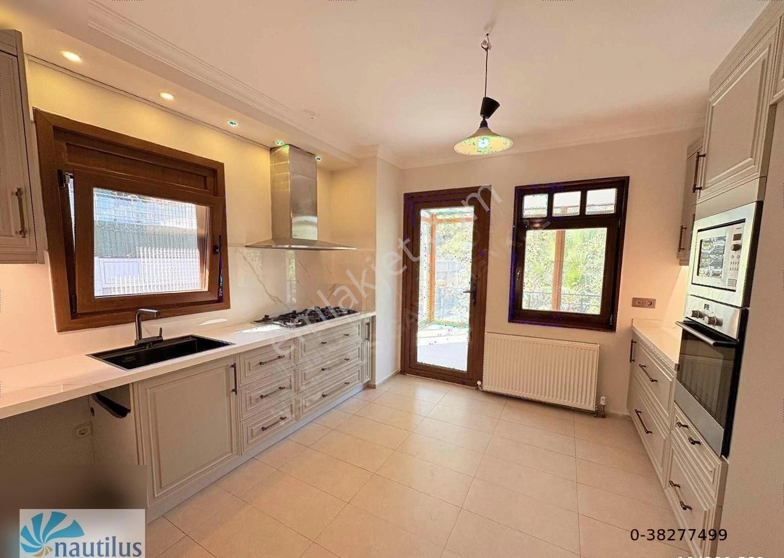 Bahçeşehir Satılık Villa Full Tadilatlı 4+2 Badem Bölgesi - Görsel 3