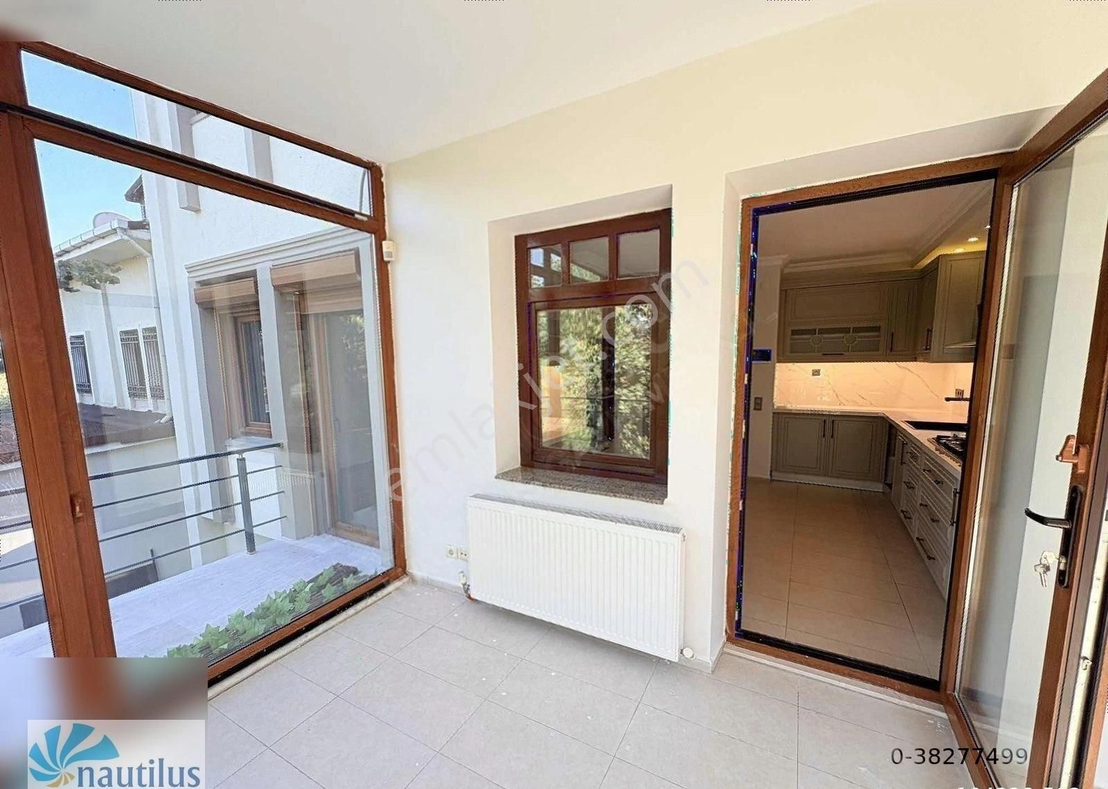 Bahçeşehir Satılık Villa Full Tadilatlı 4+2 Badem Bölgesi - Görsel 2