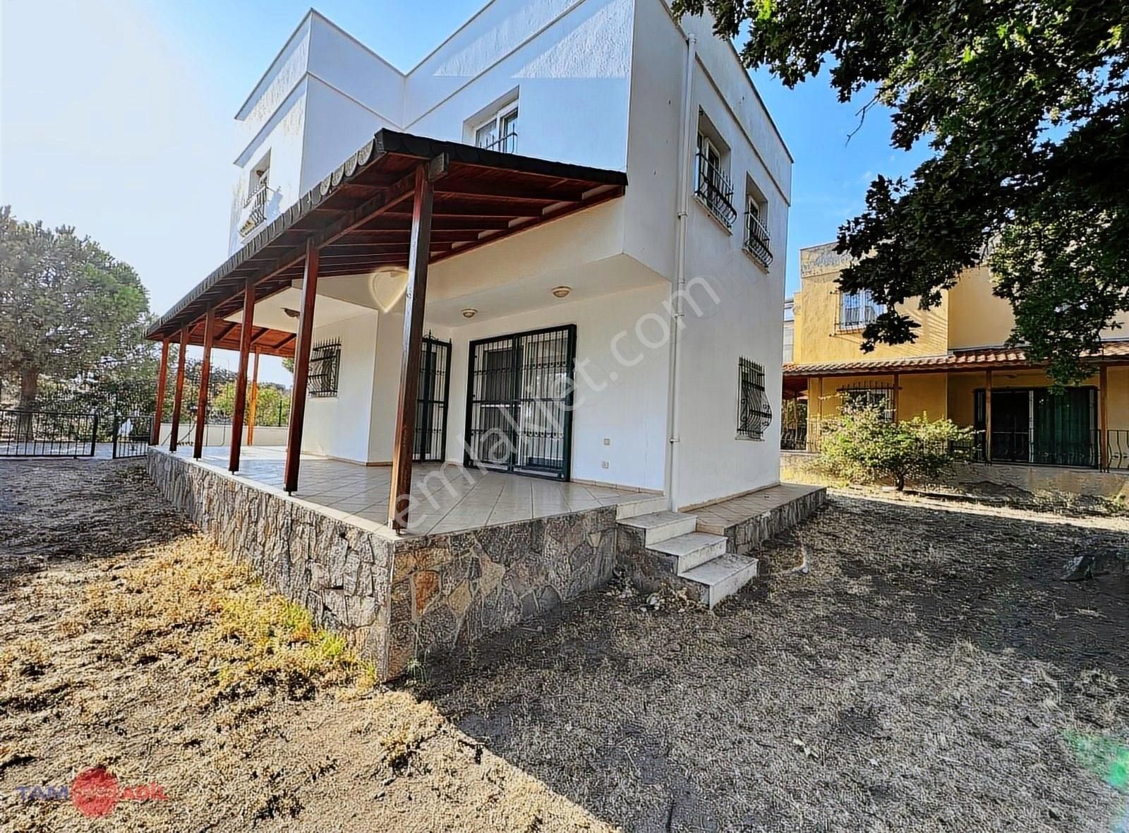 Çandarlı Gama Sitesinde Denize Yürüme Mesafesinde Satılık Villa - Görsel 3