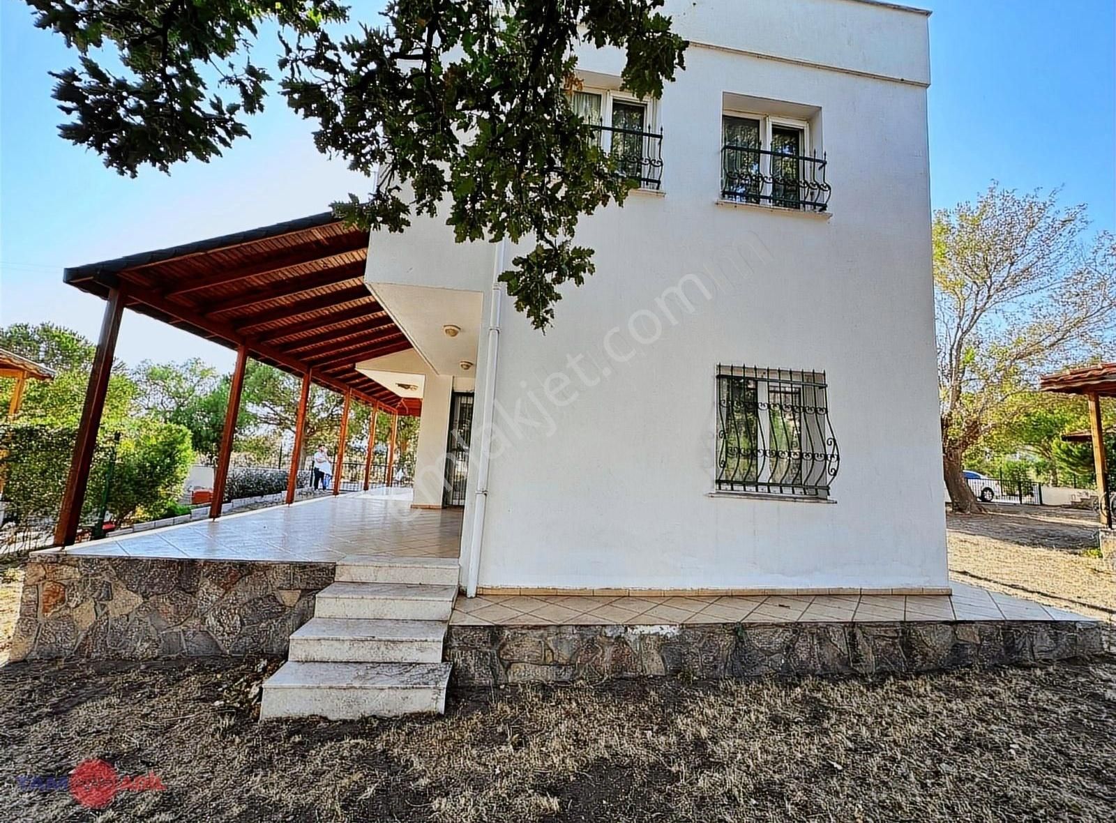 Çandarlı Gama Sitesinde Denize Yürüme Mesafesinde Satılık Villa - Görsel 4