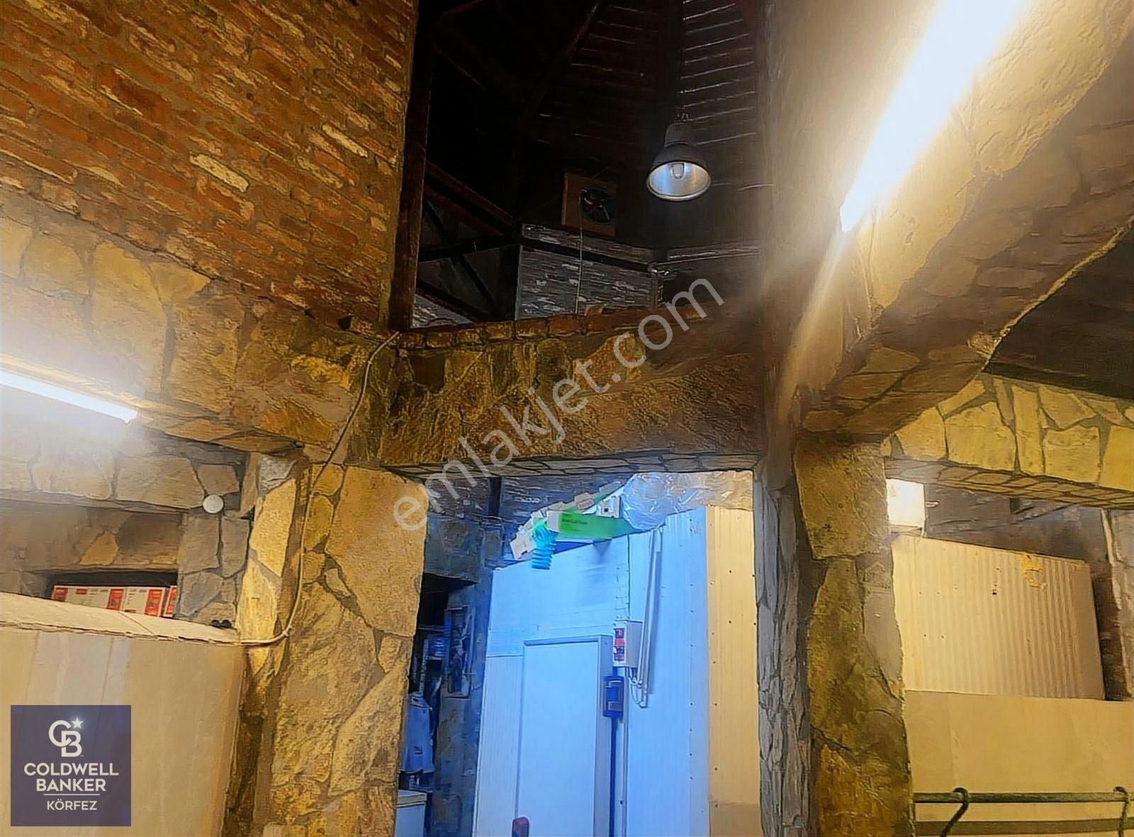 Eşsiz Konum, Büyük Yatırım.edremit Gürede 375 M² Satılık Dükkan - Görsel 4