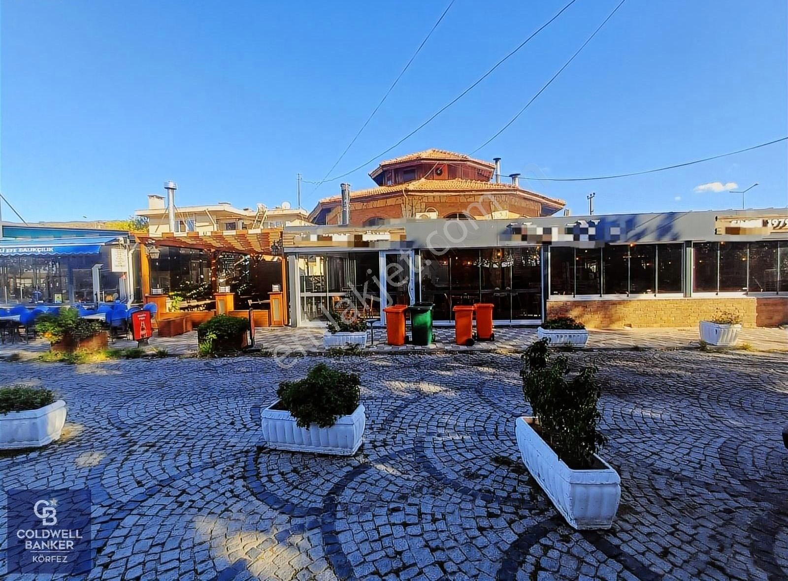 Eşsiz Konum, Büyük Yatırım.edremit Gürede 375 M² Satılık Dükkan