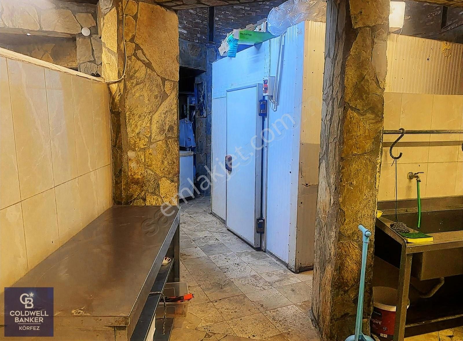 Eşsiz Konum, Büyük Yatırım.edremit Gürede 375 M² Satılık Dükkan - Görsel 9