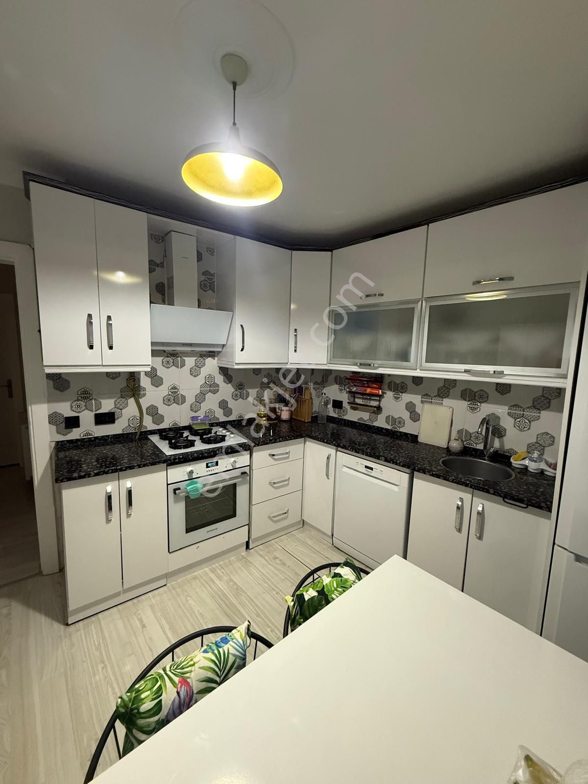 Satılık 2+1 Doğalgazlı Ara Kat Masrafsız Güzel Bir Daire