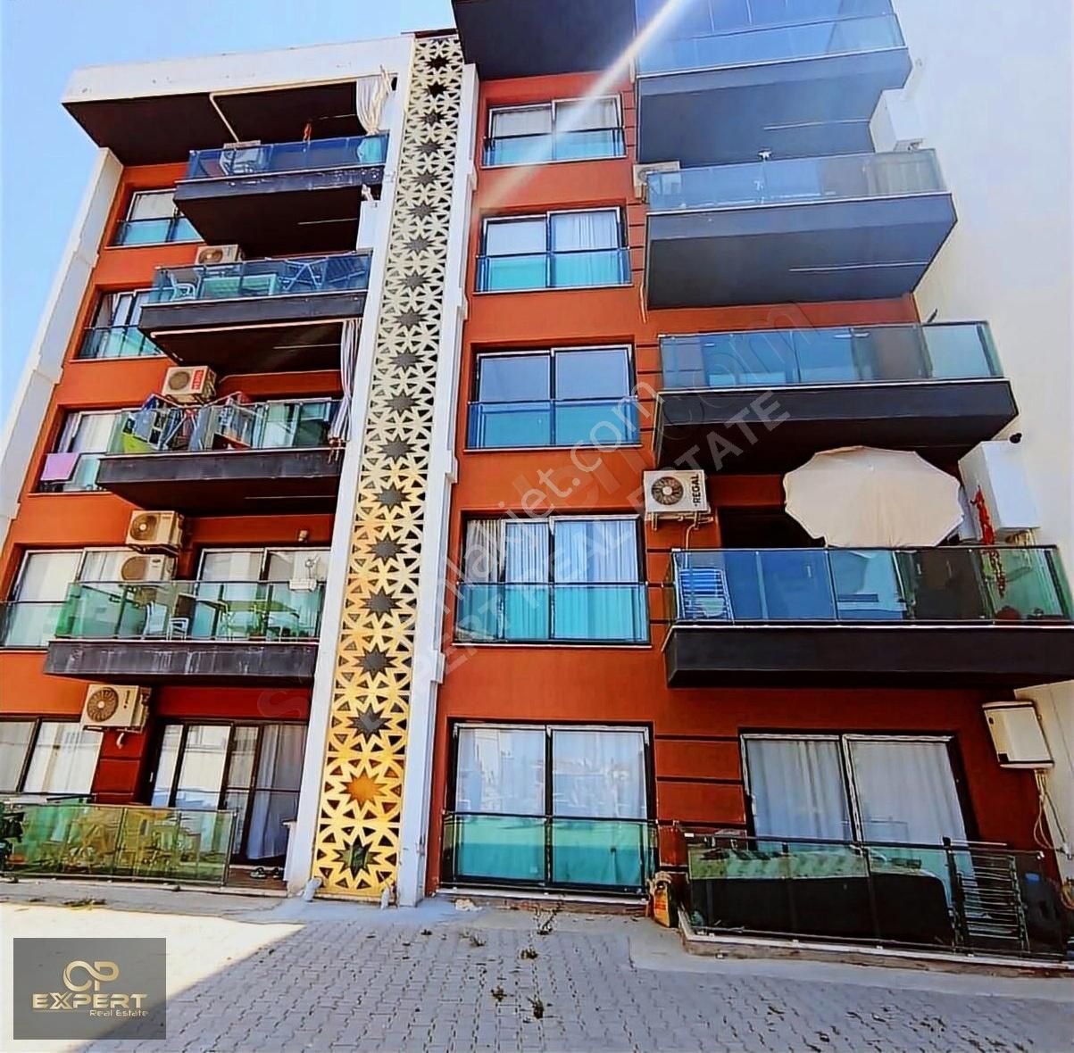 Kuşadası Merkezde Havuzlu Sitede Yeni Daire