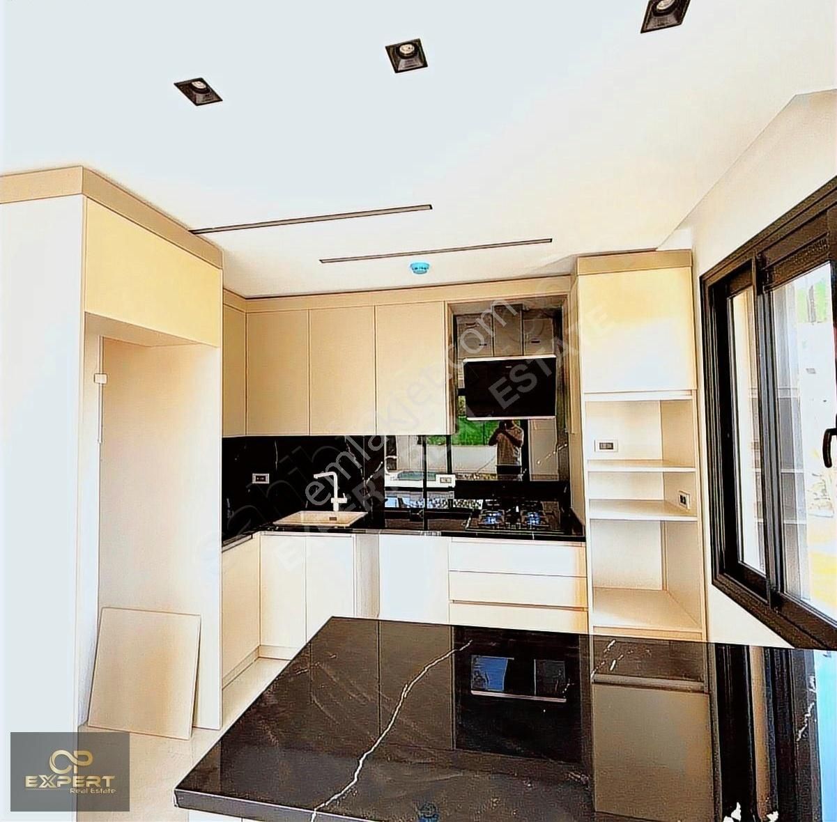 Kuşadası Kadınlar Denizinde Satılık Ultra Lüks Villa