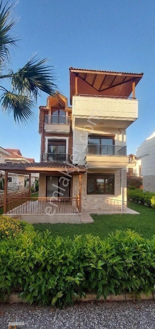 Dikili Kabakum Polyak Civarı Denize 170 Metre Site İçerisinde Deniz Manzaralı Ultralüx 5+1 Tek Villa