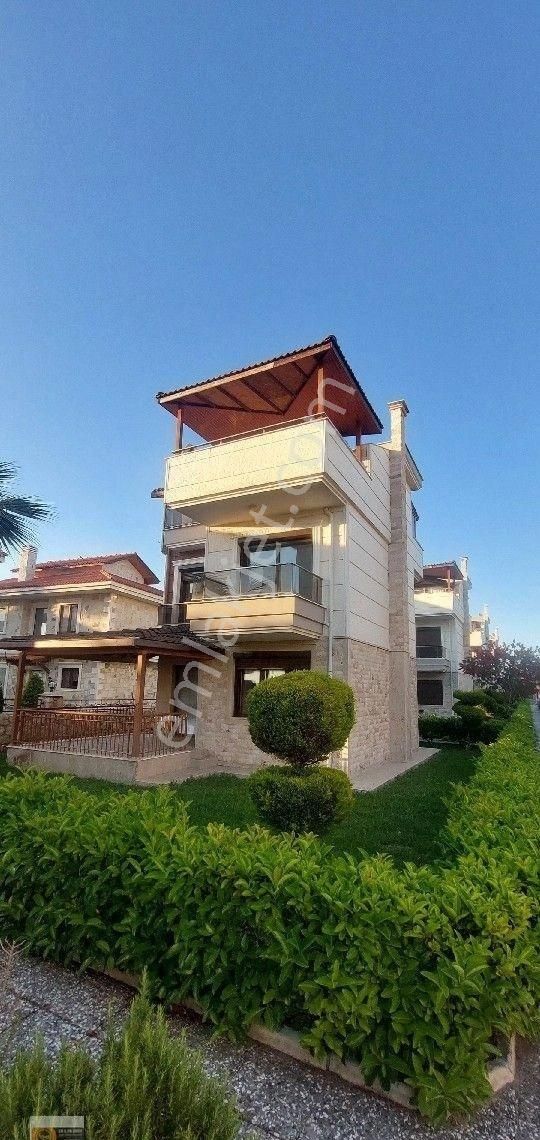 Dikili Kabakum Polyak Civarı Denize 170 Metre Site İçerisinde Deniz Manzaralı Ultralüx 5+1 Tek Villa - Görsel 33