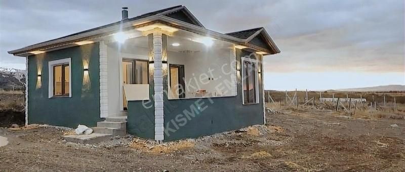 Kısmet Emlak'tan Pecenek Mah. 450m2 Üzerinde 2+1 Evli Hobi Bahce