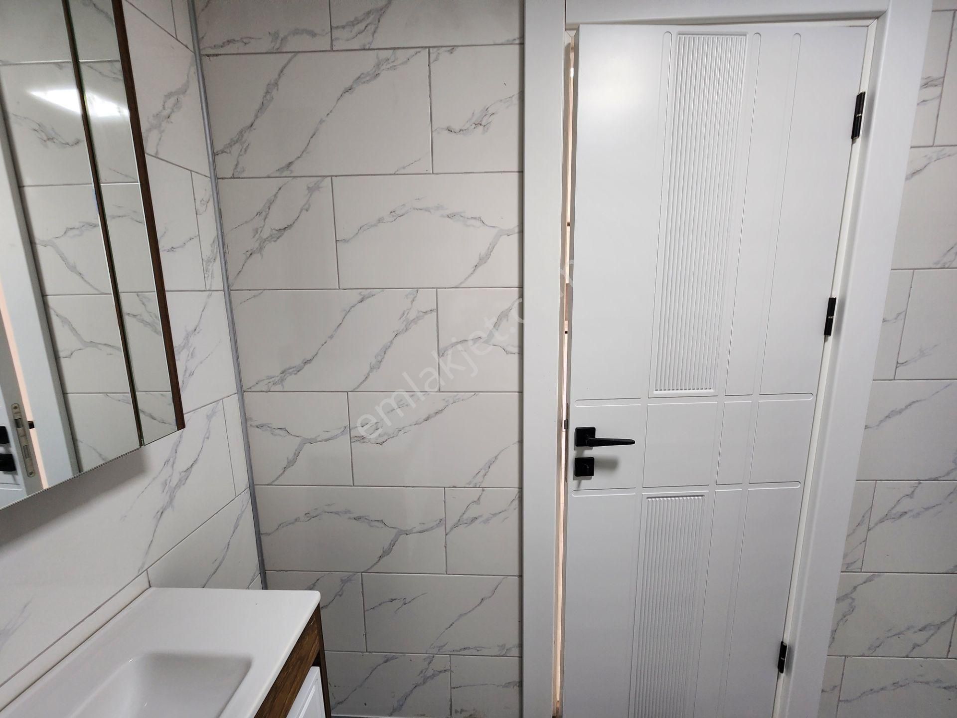 Yeniköy'de Sıfır Lux Sitede Eşyalı Kiralık Sıfır 1+1 Lux Daire - Görsel 24