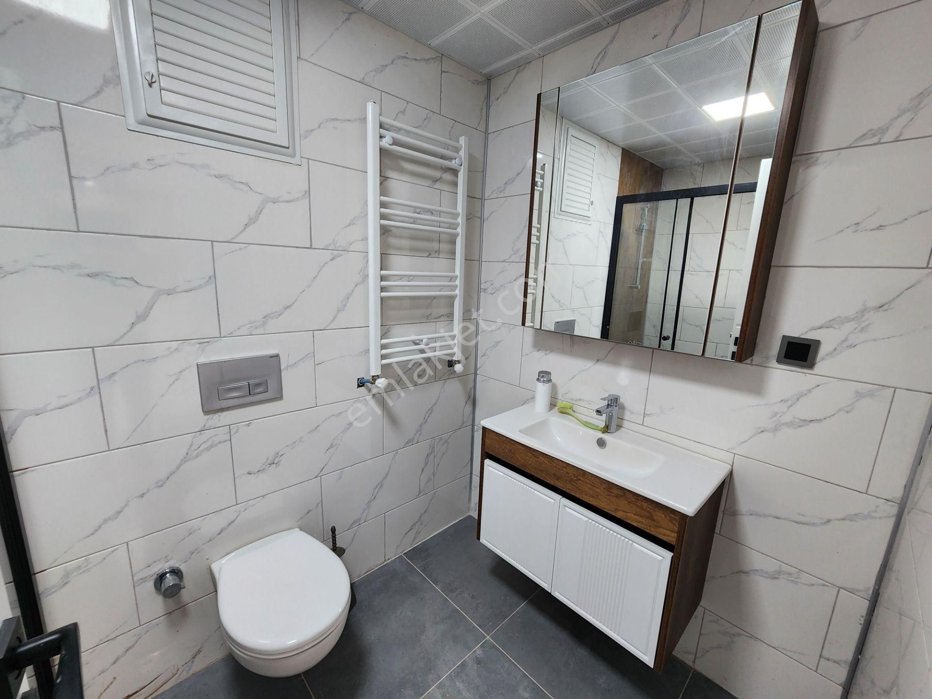 Yeniköy'de Sıfır Lux Sitede Eşyalı Kiralık Sıfır 1+1 Lux Daire - Görsel 21
