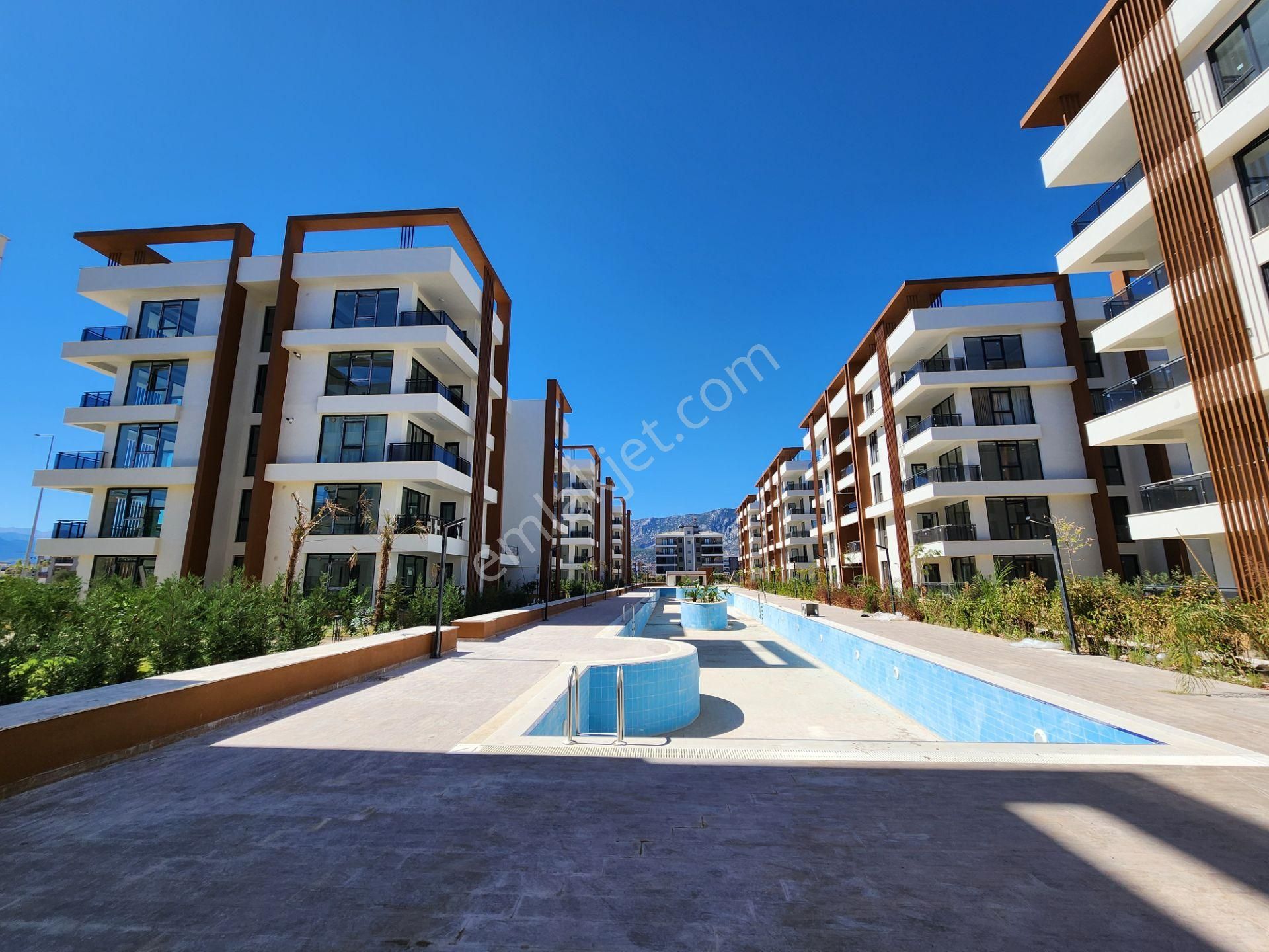 Yeniköy'de Sıfır Lux Sitede Eşyalı Kiralık Sıfır 1+1 Lux Daire - Görsel 32