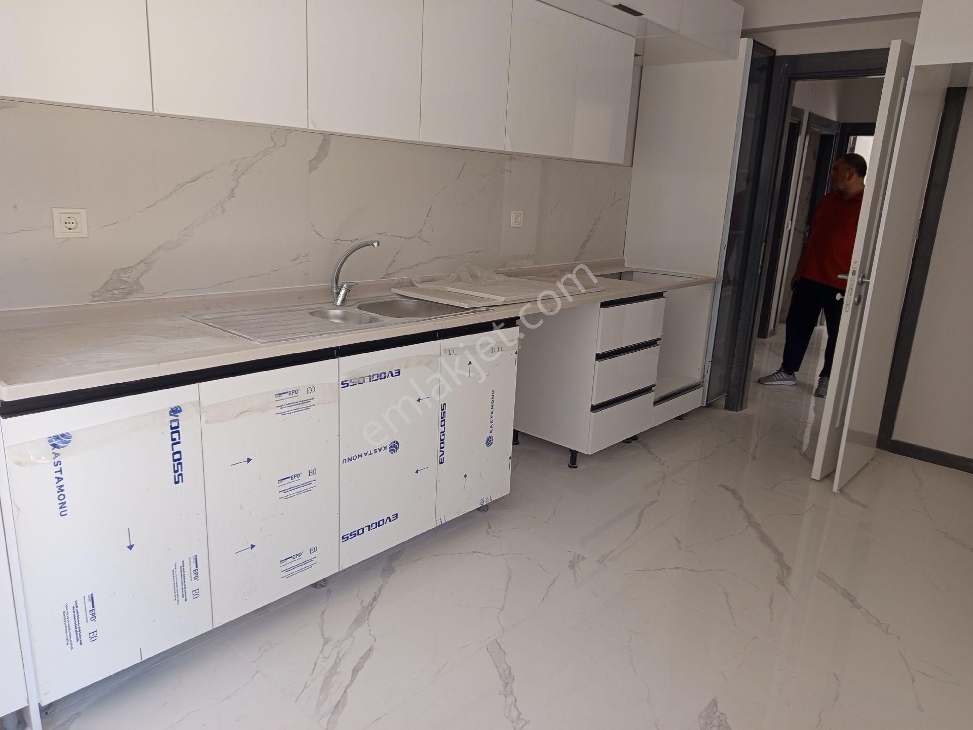 Gökçek Bulvarına Bir Bina Katta 3+1 Ebeveyn Banyolu Asansörlü Sıfır İskanlı Daireme