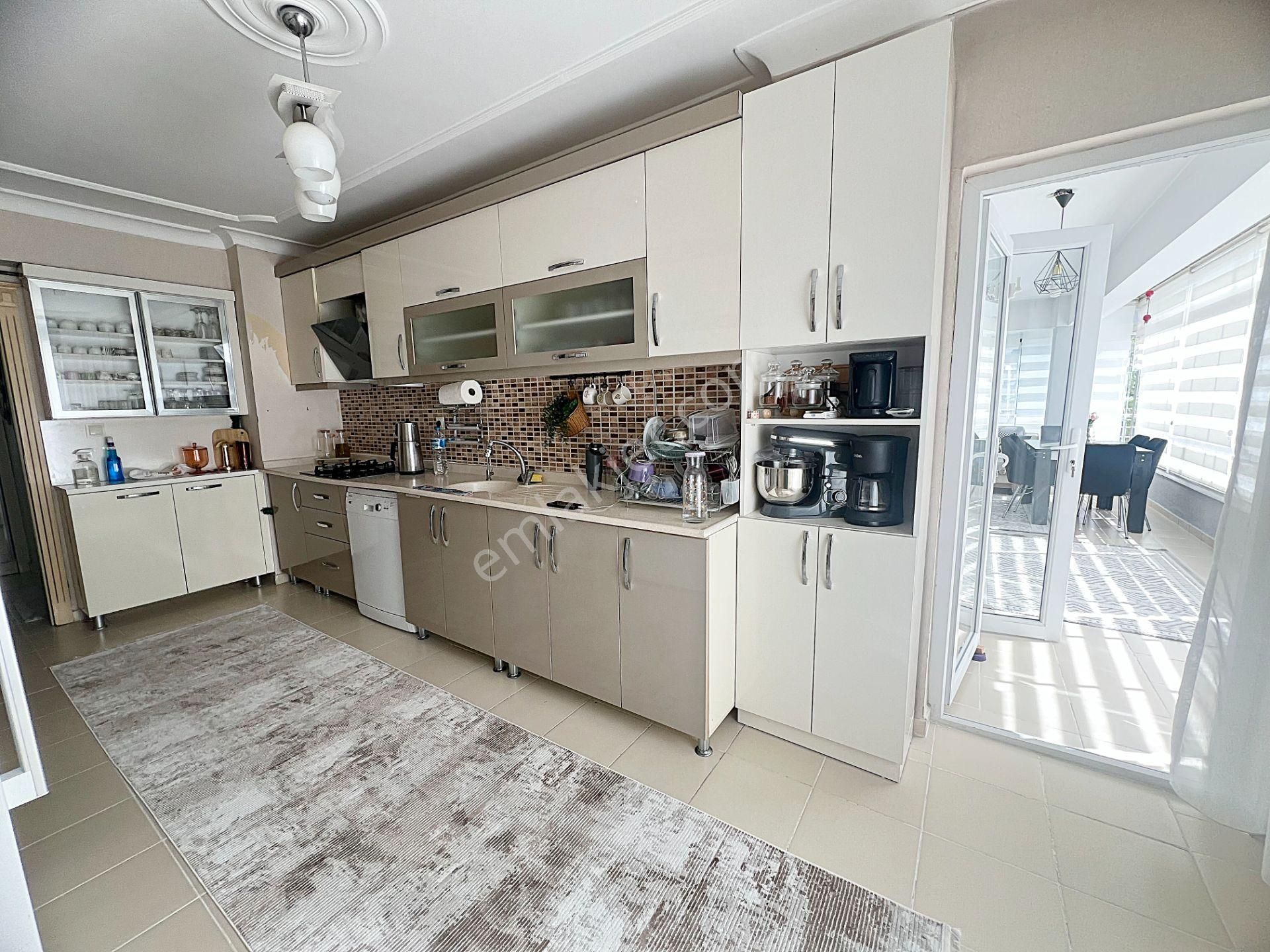 Kaletepede Ünsal Cad Yakını Ful Yapılı Merkezi Isıtma Geniş 3+1 - Görsel 5