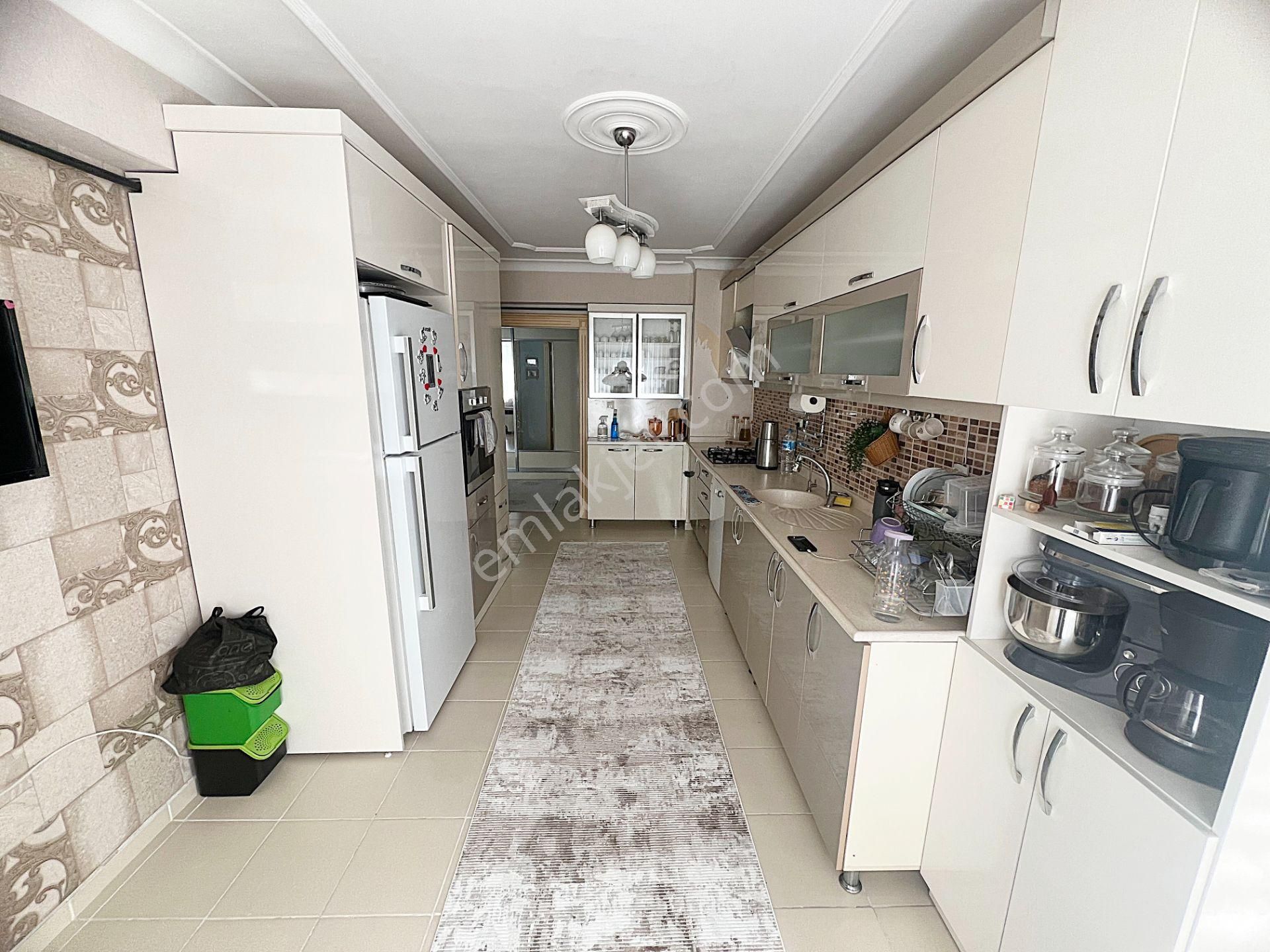 Kaletepede Ünsal Cad Yakını Ful Yapılı Merkezi Isıtma Geniş 3+1 - Görsel 3