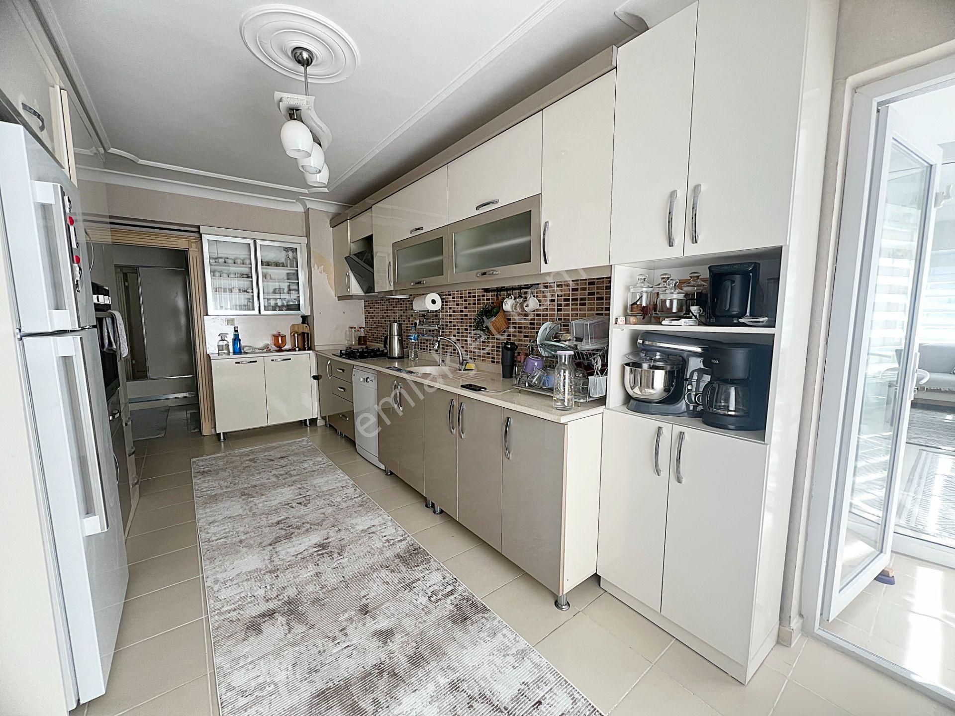 Kaletepede Ünsal Cad Yakını Ful Yapılı Merkezi Isıtma Geniş 3+1 - Görsel 4