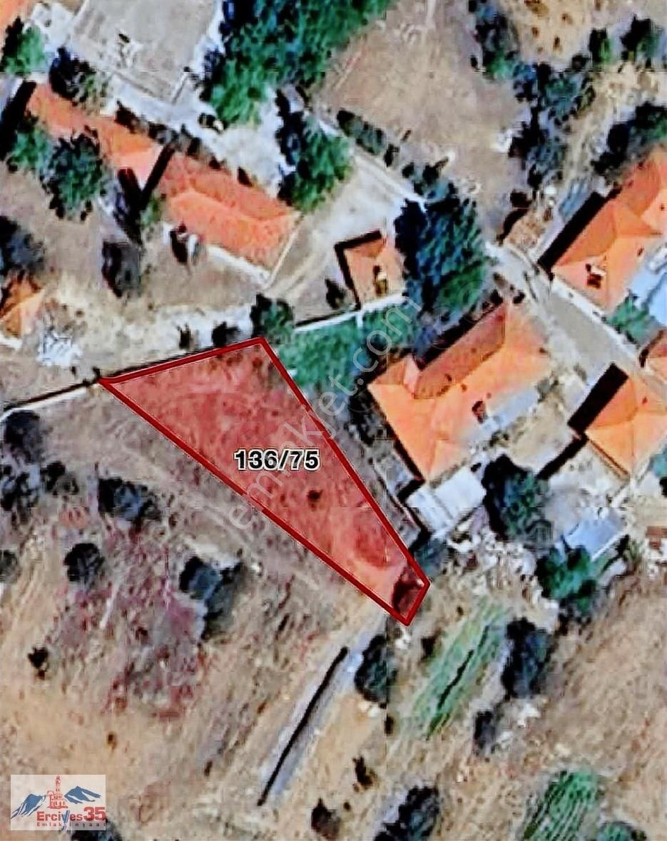 Köy İçi 586 M2 Trk Tapu İster Bahçe İster Villa Yapın...!!!