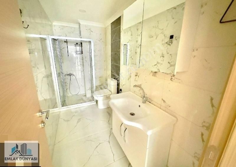 Emlak Dünyasından Küçükyalı Merkezde 2+1 Yeni Bina Ara Kat